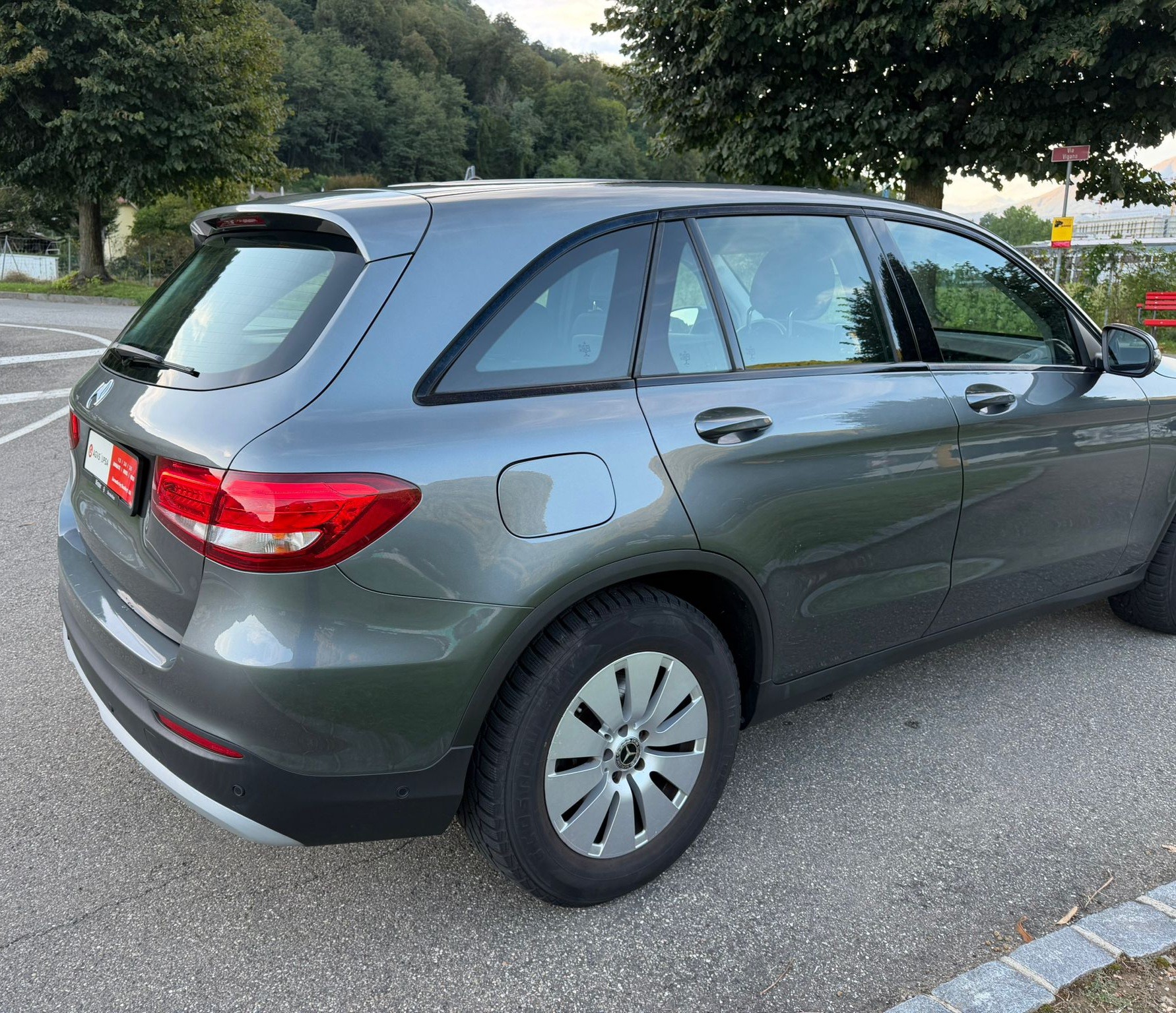 MERCEDES-BENZ GLC 250 d 4Matic 9G-Tronic-image-2
