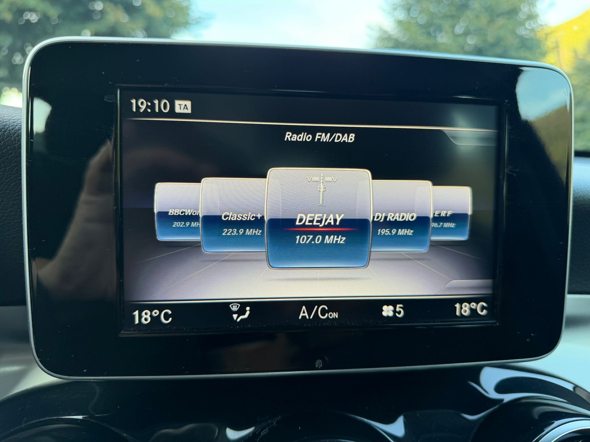 MERCEDES-BENZ GLC 250 d 4Matic 9G-Tronic-image-13