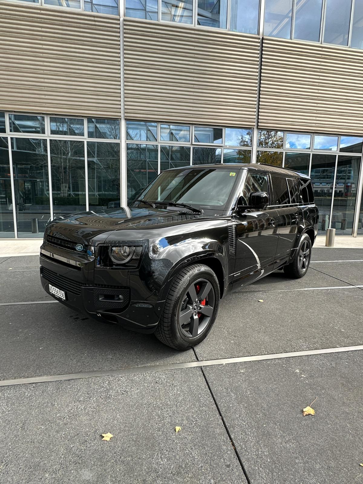 LAND ROVER Defender 130 3.0 D I6 300 X-Dynamic SE AWD AT8