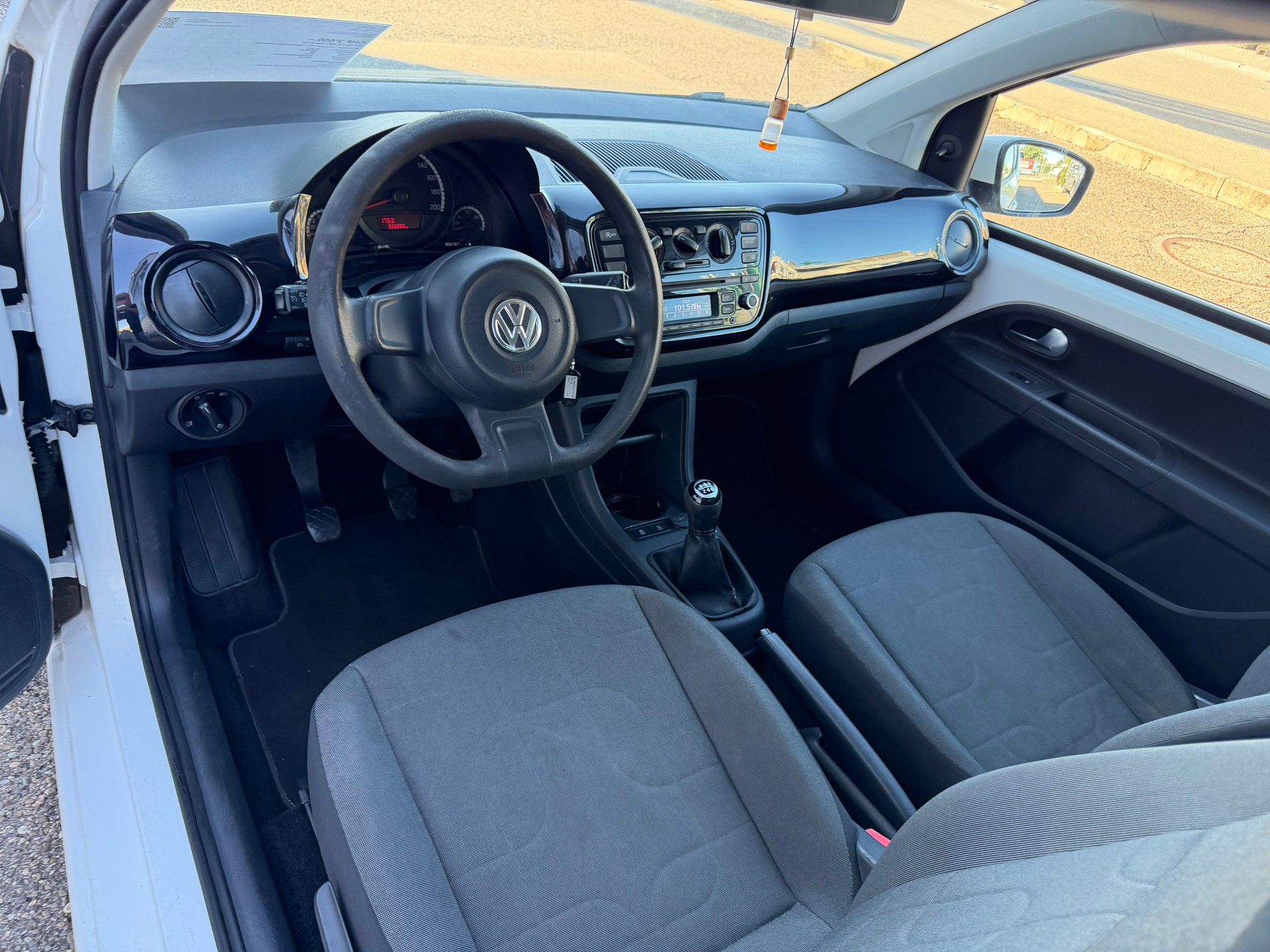 VW Up 1.0 BMT move up-image-3