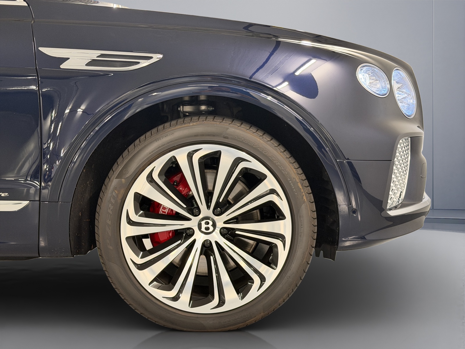 BENTLEY Bentayga Azure-image-7
