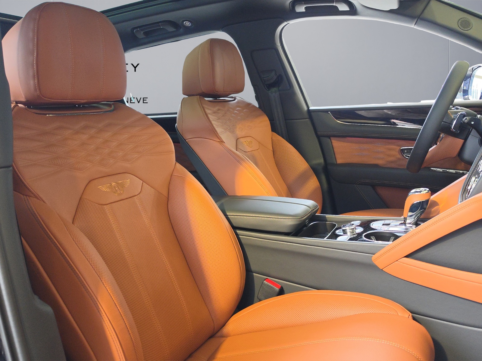 BENTLEY Bentayga Azure-image-9