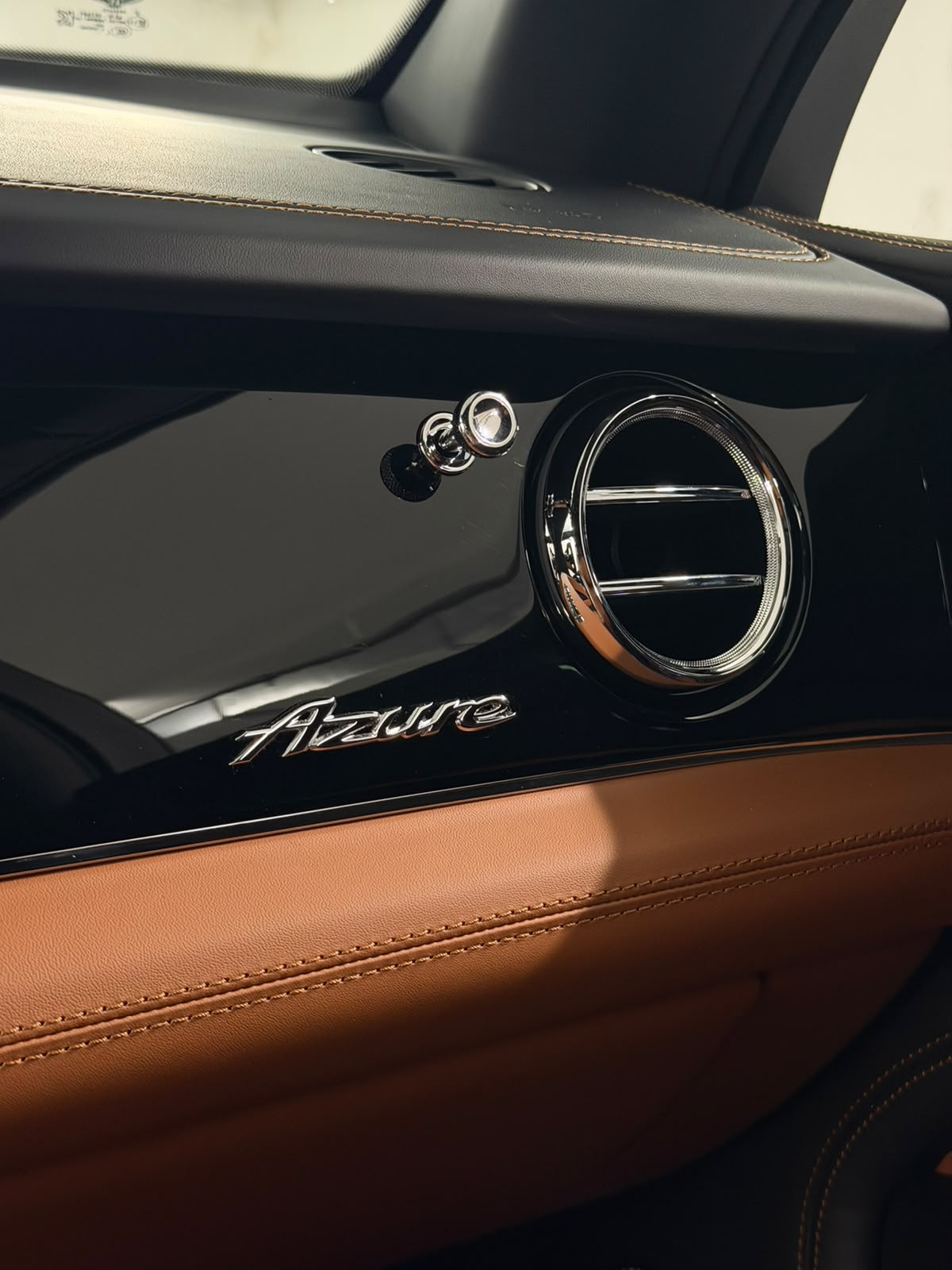 BENTLEY Bentayga Azure-image-15