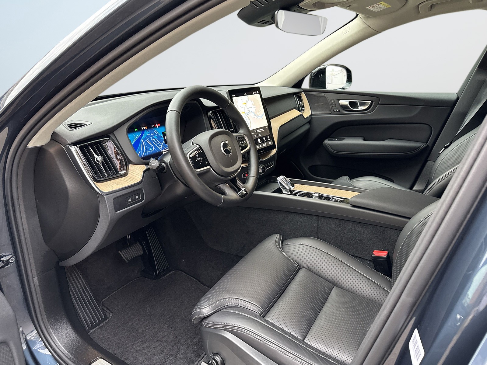 VOLVO XC60 2.0 T6 TE Plus Dark eAWD-image-7