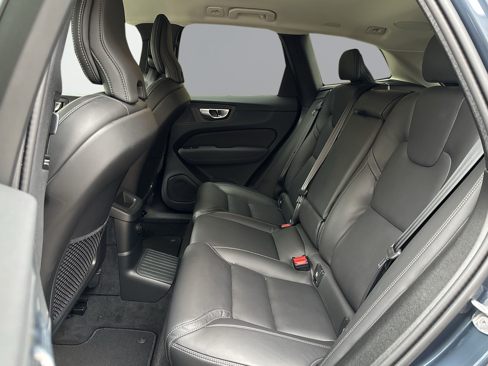 VOLVO XC60 2.0 T6 TE Plus Dark eAWD-image-11