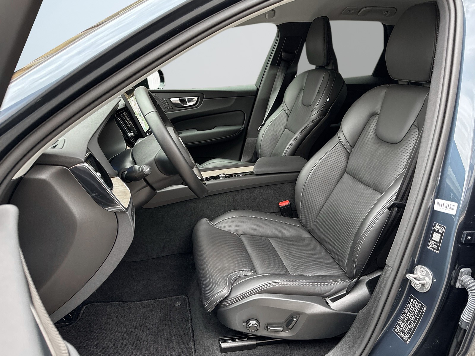 VOLVO XC60 2.0 T6 TE Plus Dark eAWD-image-8
