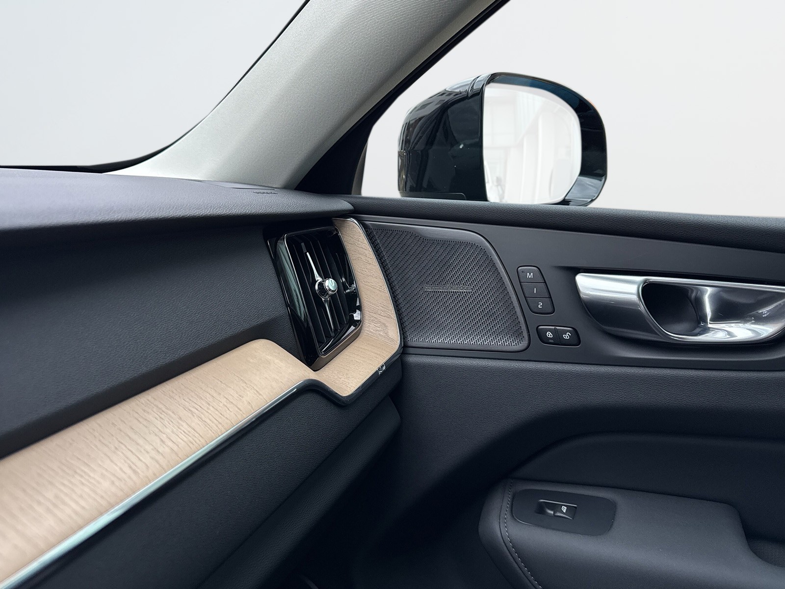 VOLVO XC60 2.0 T6 TE Plus Dark eAWD-image-17