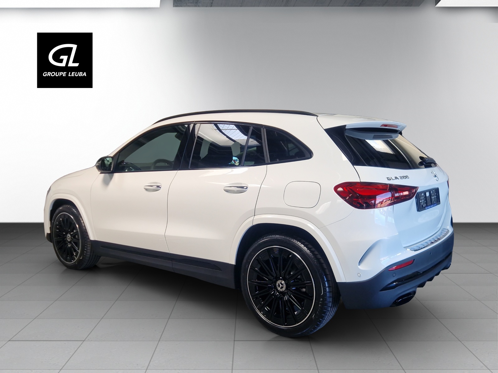 MERCEDES-BENZ GLA 200 Night Star 7G-DCT-showroom-element-3