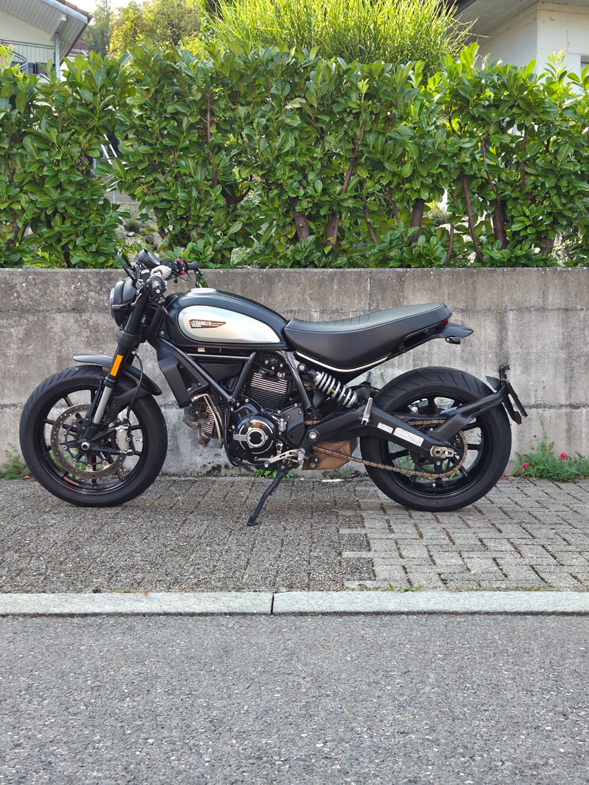 DUCATI Scrambler 800 Street Classic (35kW) ABS Icon Dark Edition-image-4