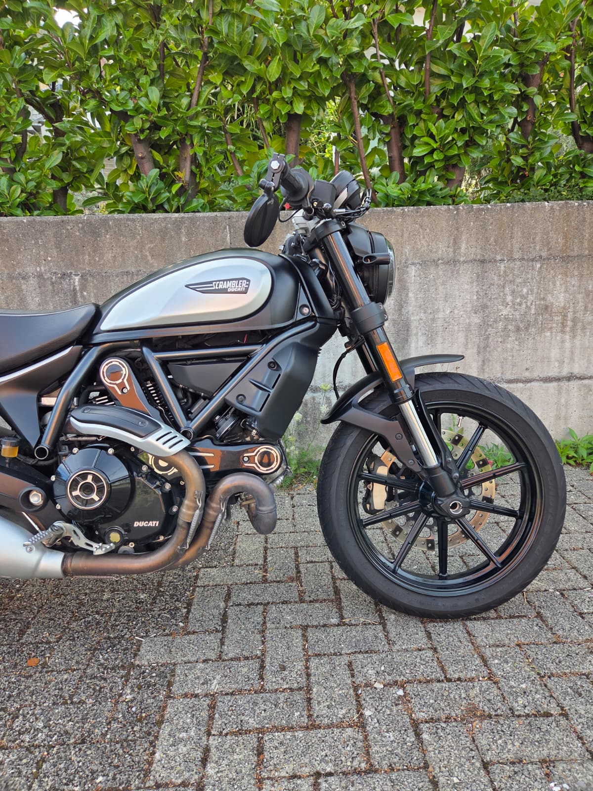 DUCATI Scrambler 800 Street Classic (35kW) ABS Icon Dark Edition-image-1