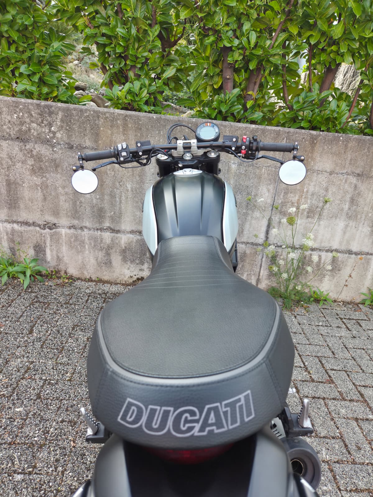 DUCATI Scrambler 800 Street Classic (35kW) ABS Icon Dark Edition-image-6