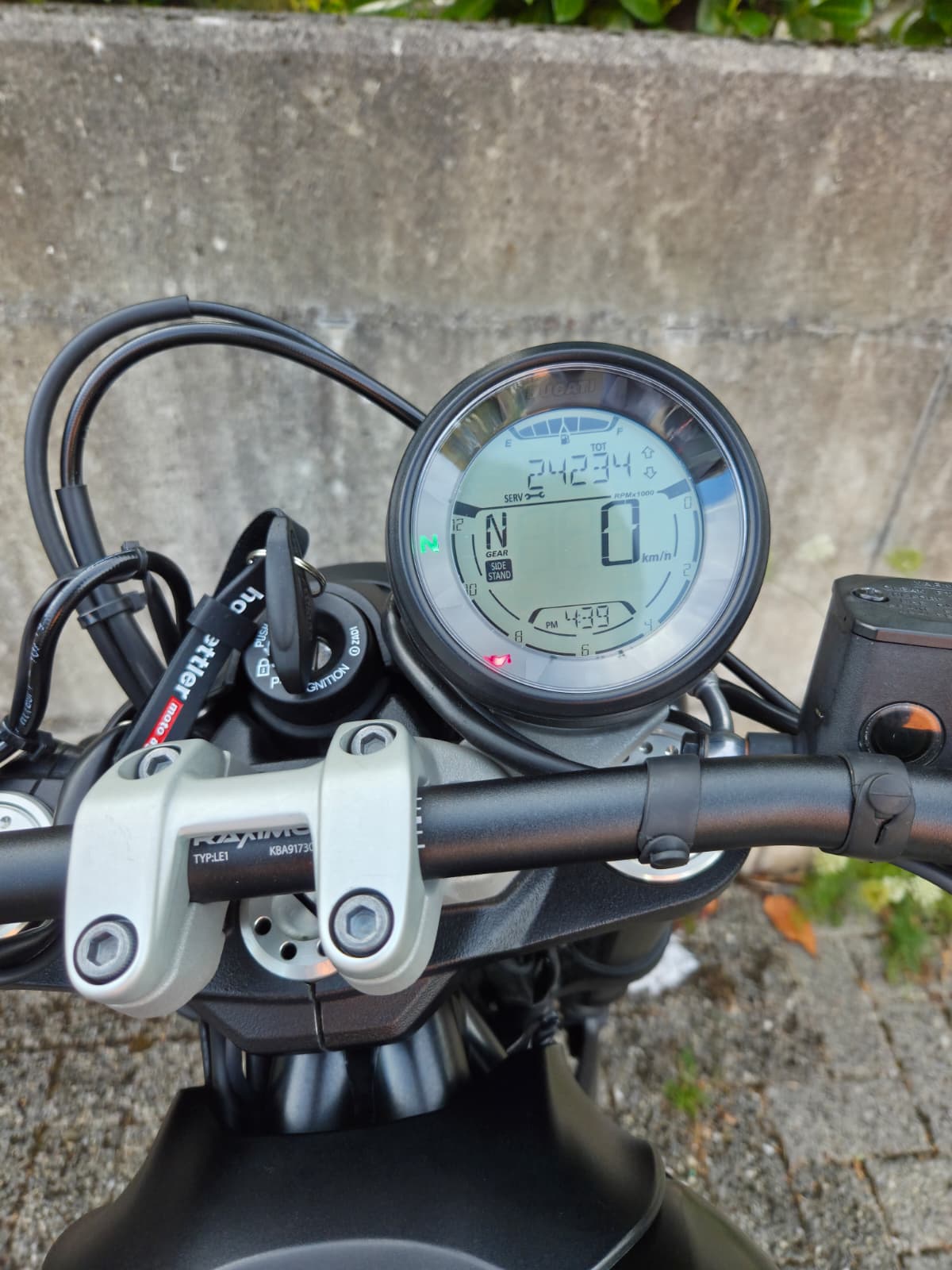 DUCATI Scrambler 800 Street Classic (35kW) ABS Icon Dark Edition-image-8