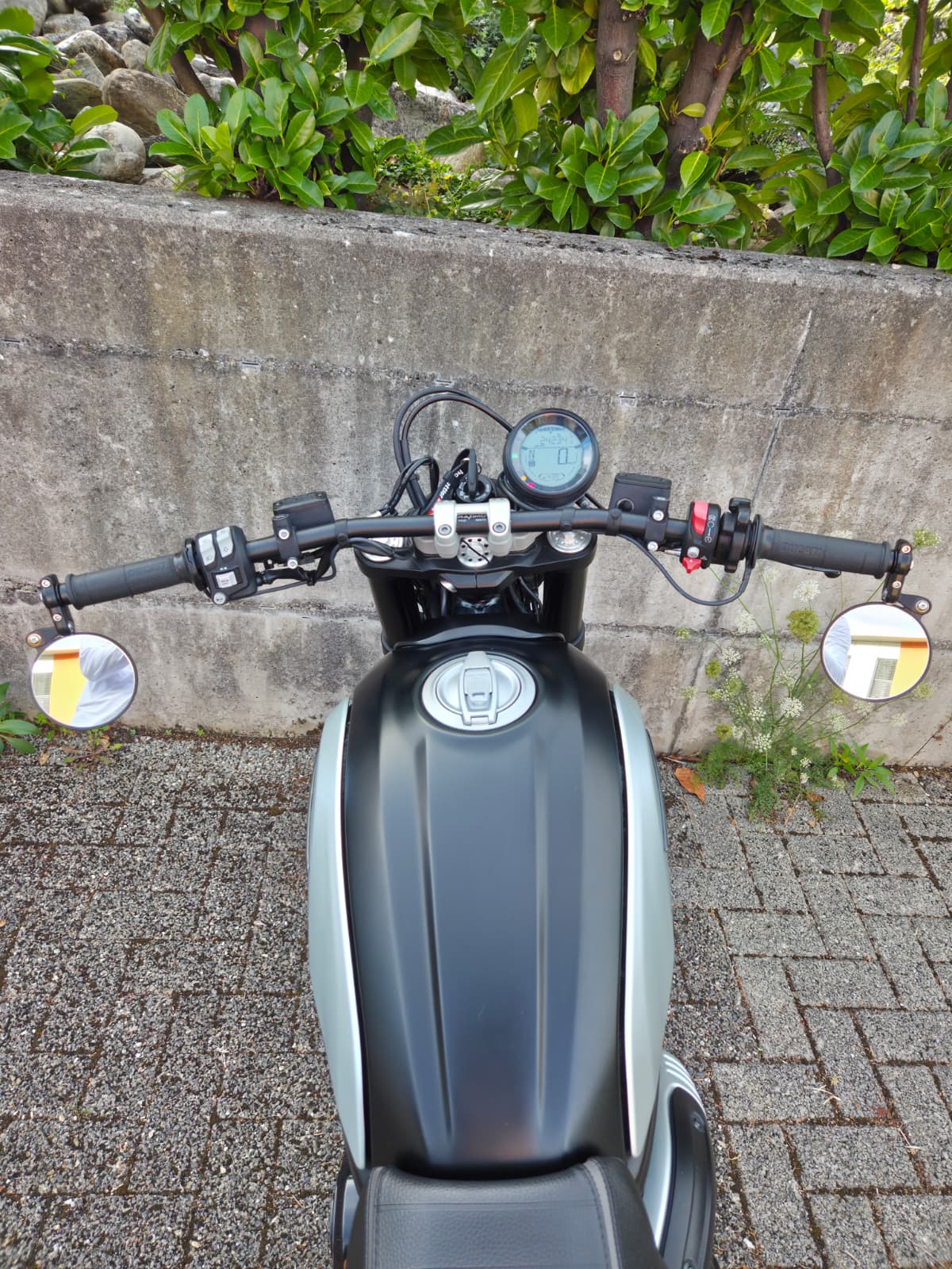 DUCATI Scrambler 800 Street Classic (35kW) ABS Icon Dark Edition-image-7