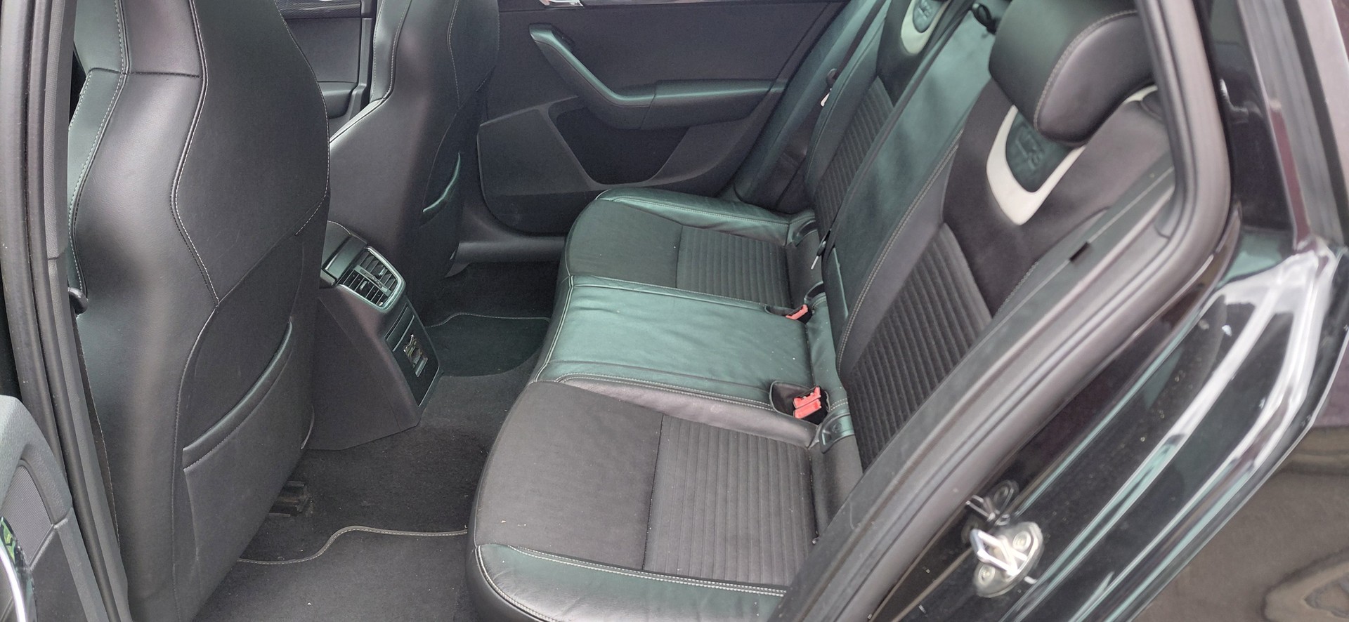 SKODA Octavia Combi 2.0 TDI RS DSG-image-12