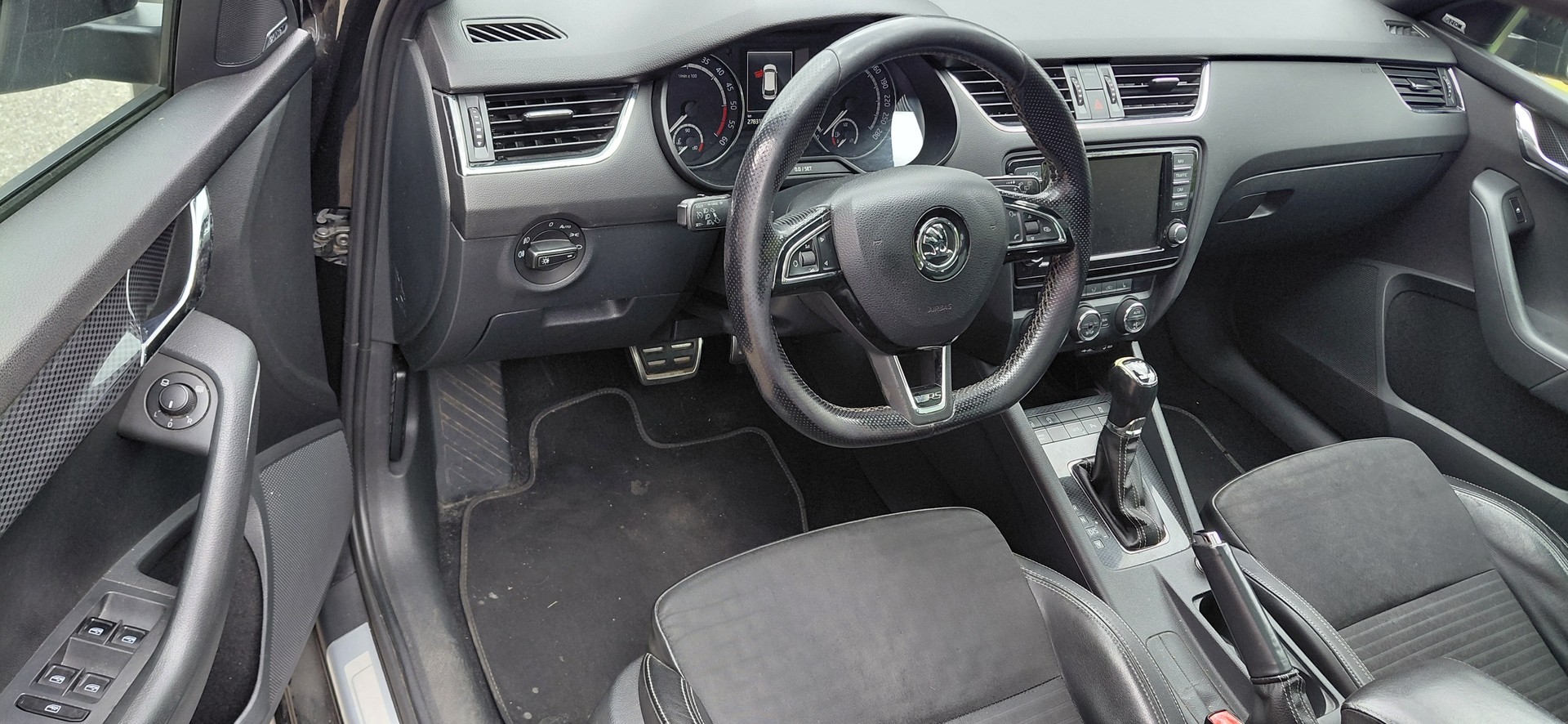 SKODA Octavia Combi 2.0 TDI RS DSG-image-10