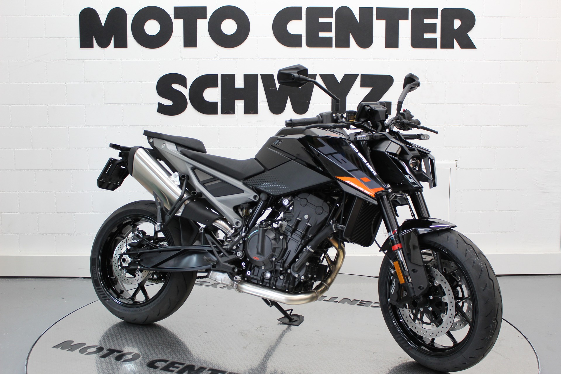 KTM 790 Duke L-showroom-element-1