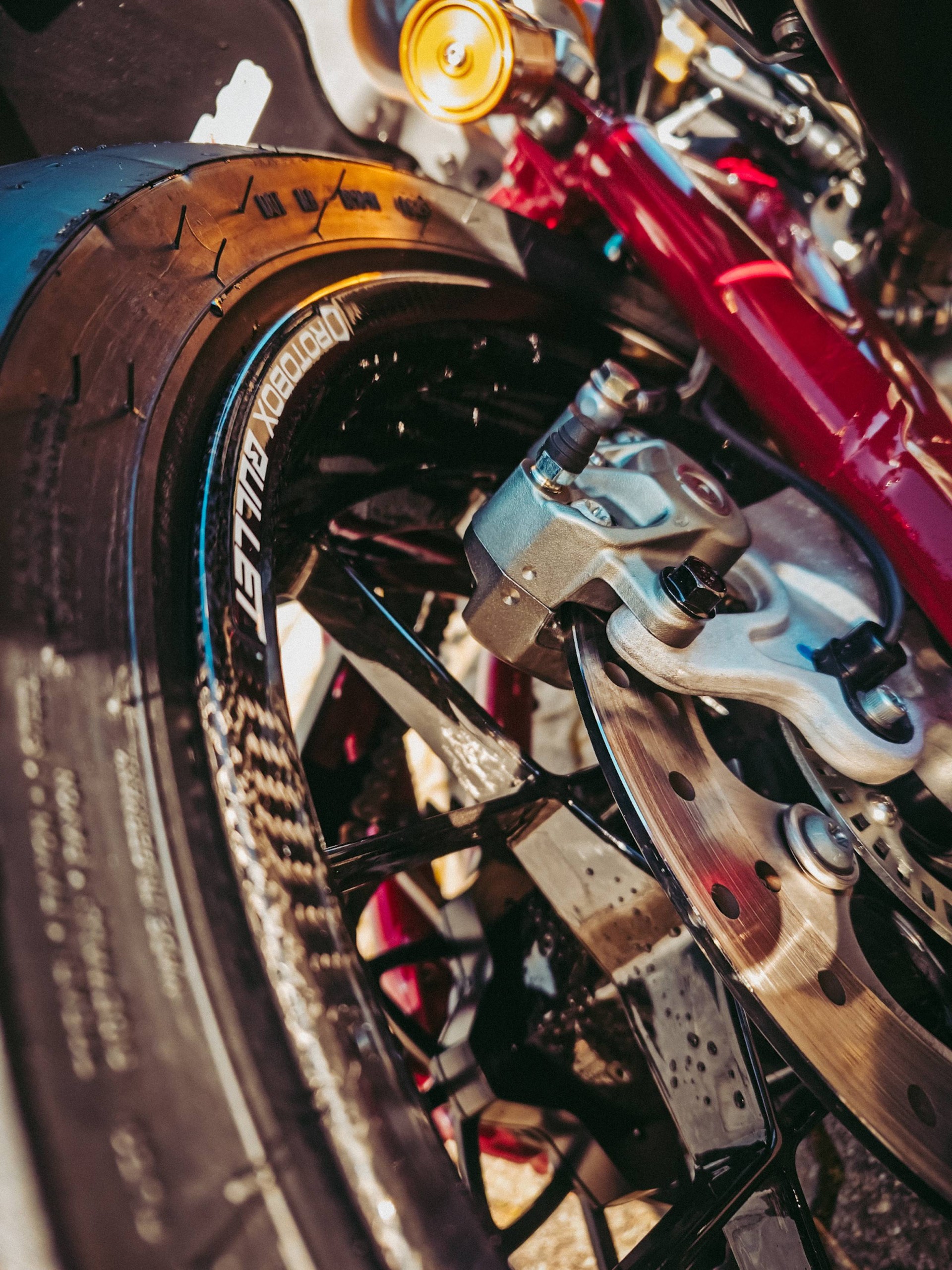 INDIAN FTR 1200 Z R Carbon-image-3