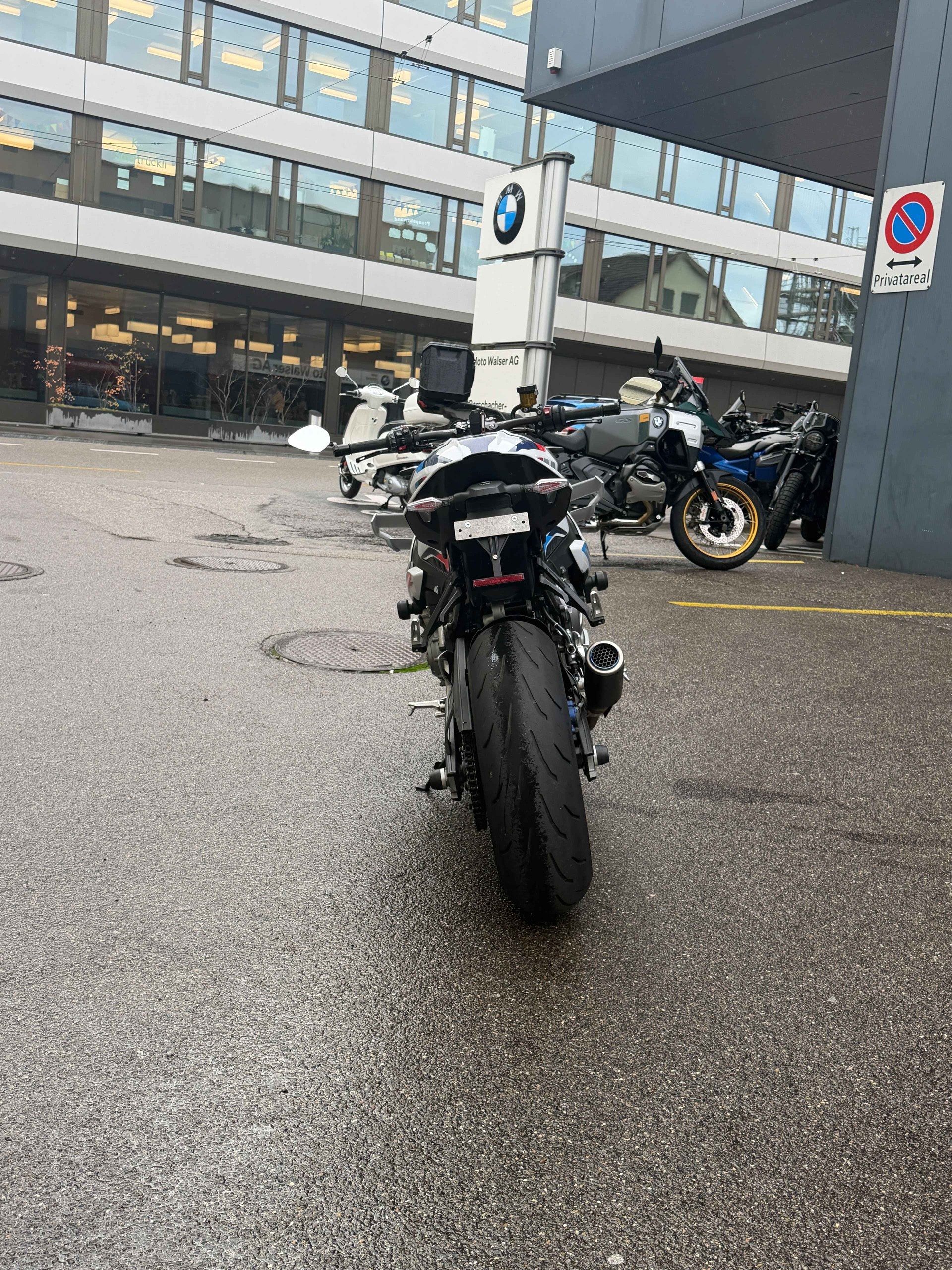 BMW M 1000 R-showroom-element-2