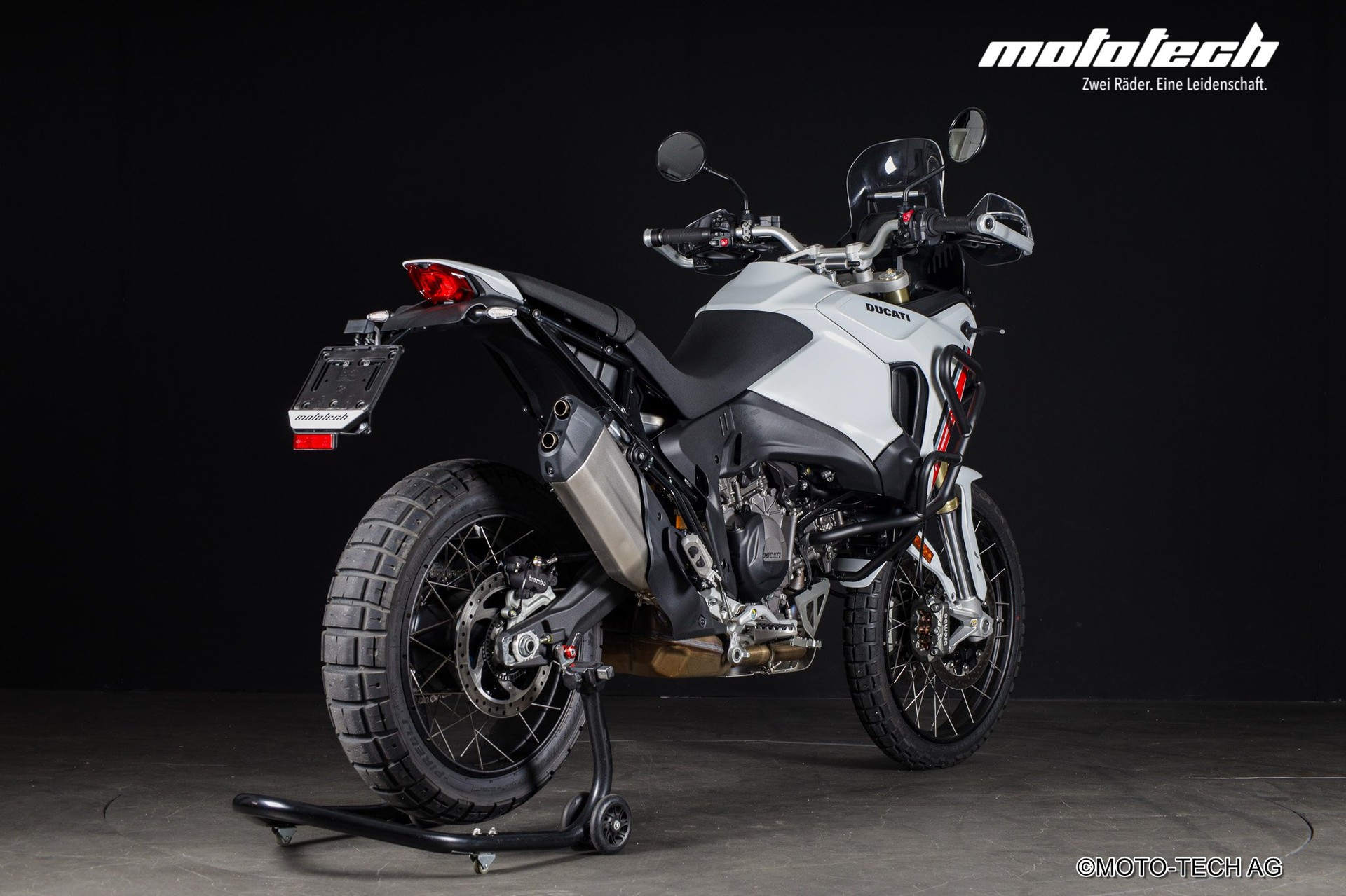 DUCATI Desert X-image-2