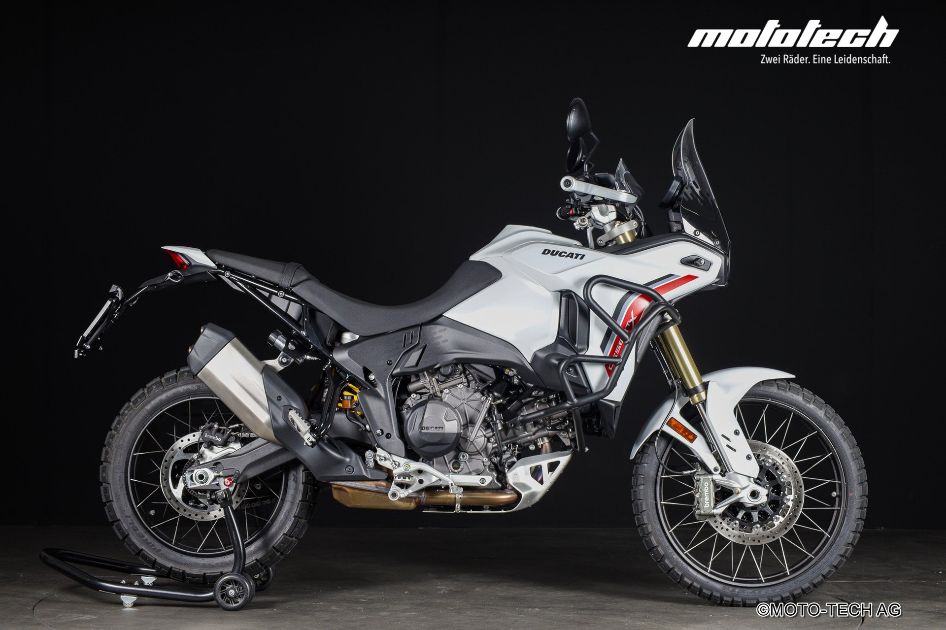 DUCATI Desert X-image-1
