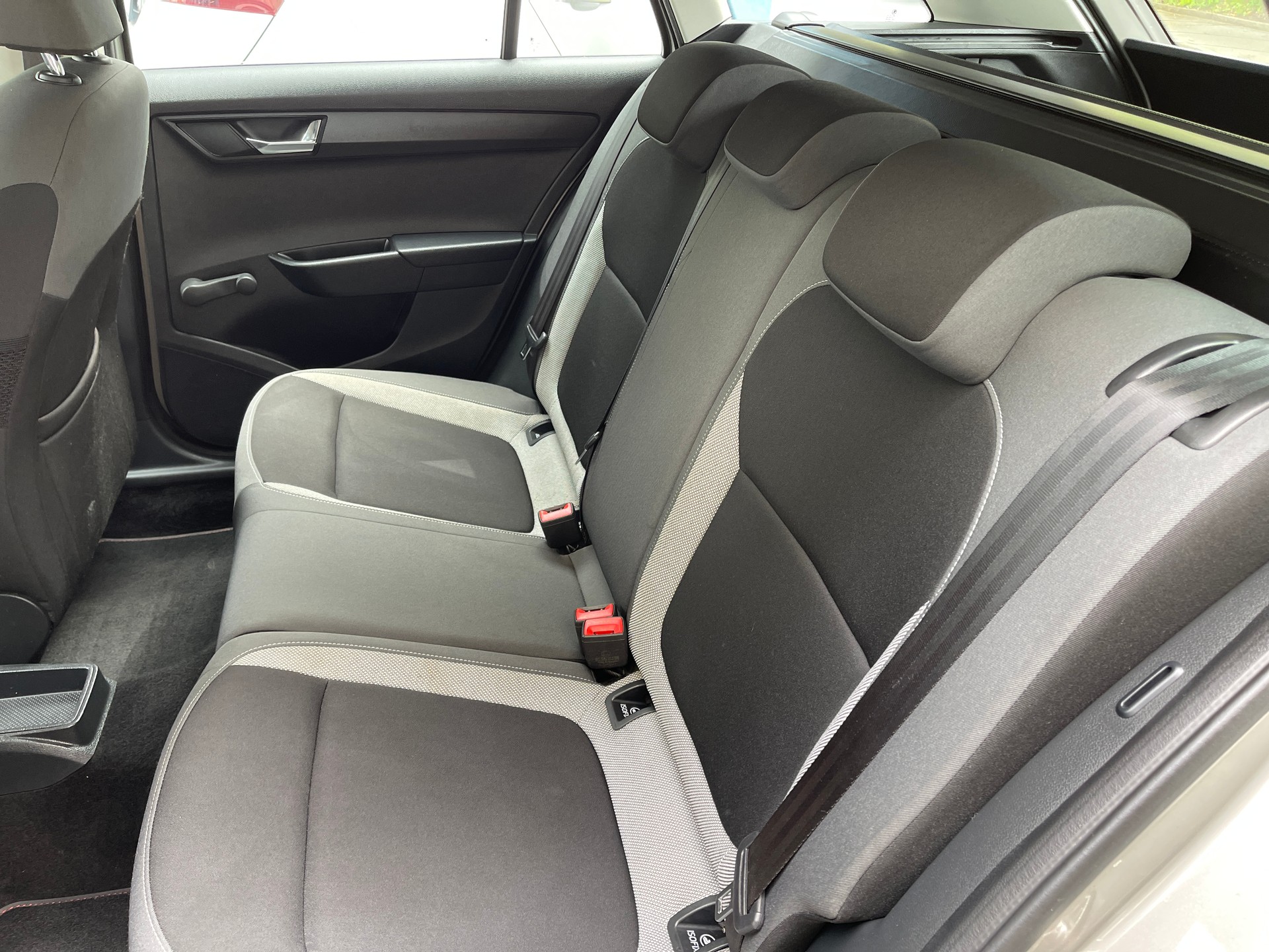SKODA Fabia 1.2 TSI Ambition-image-8