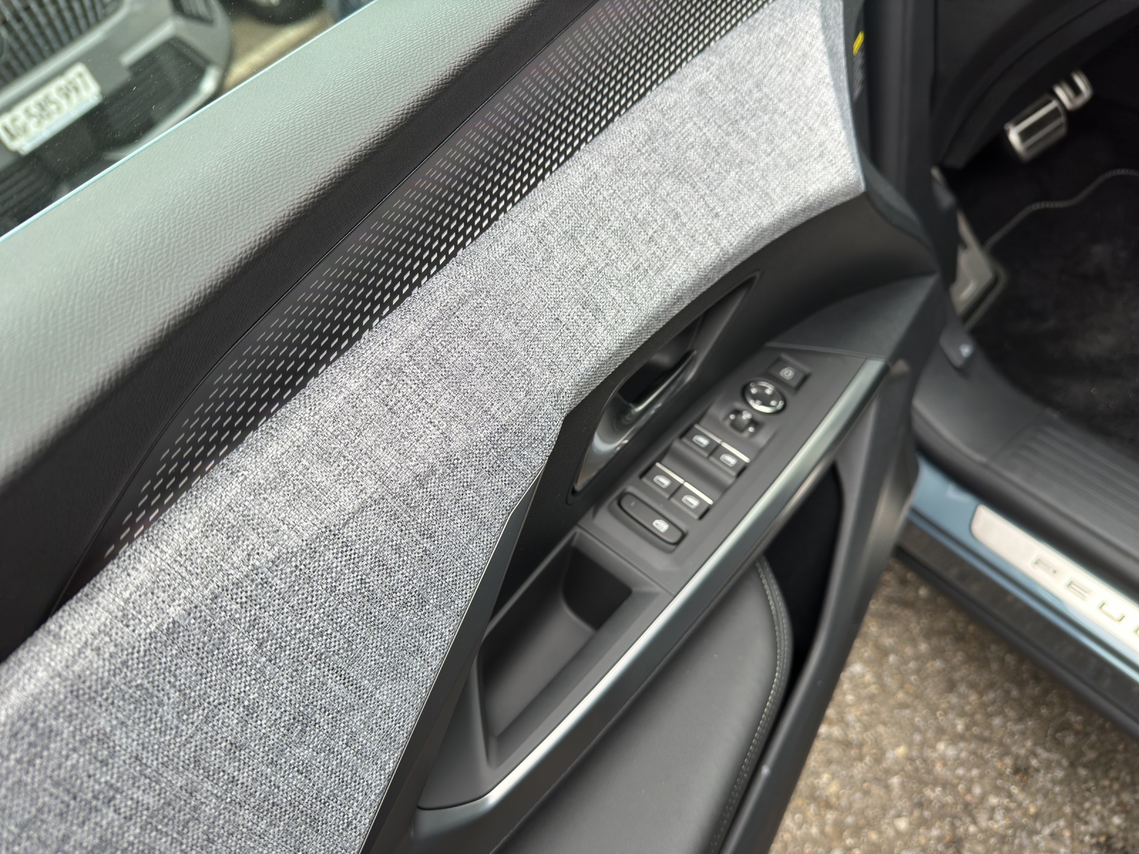 PEUGEOT 3008 NEW 136 e-DCS GT-image-13