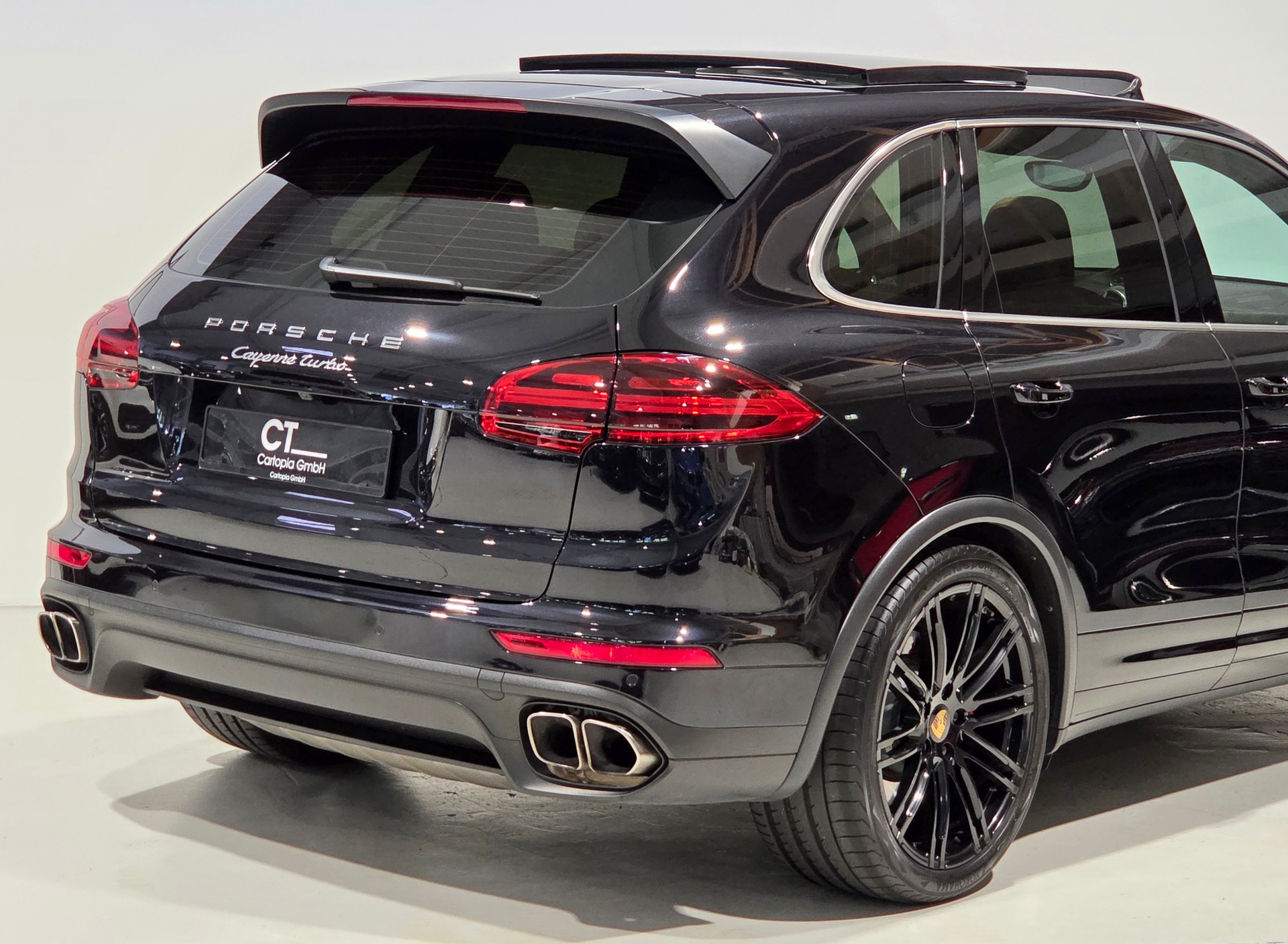 PORSCHE Cayenne Turbo-image-31