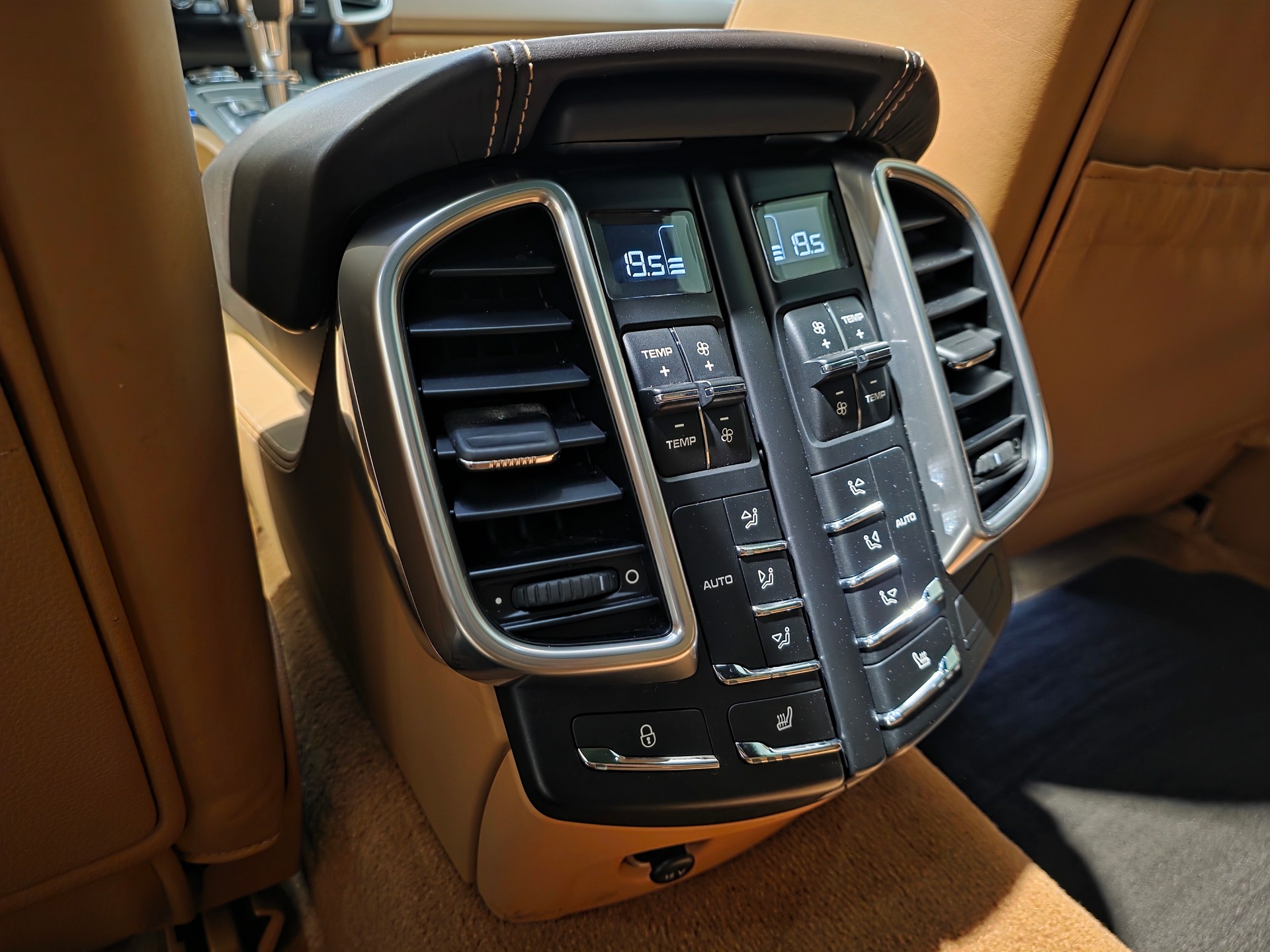 PORSCHE Cayenne Turbo-image-20