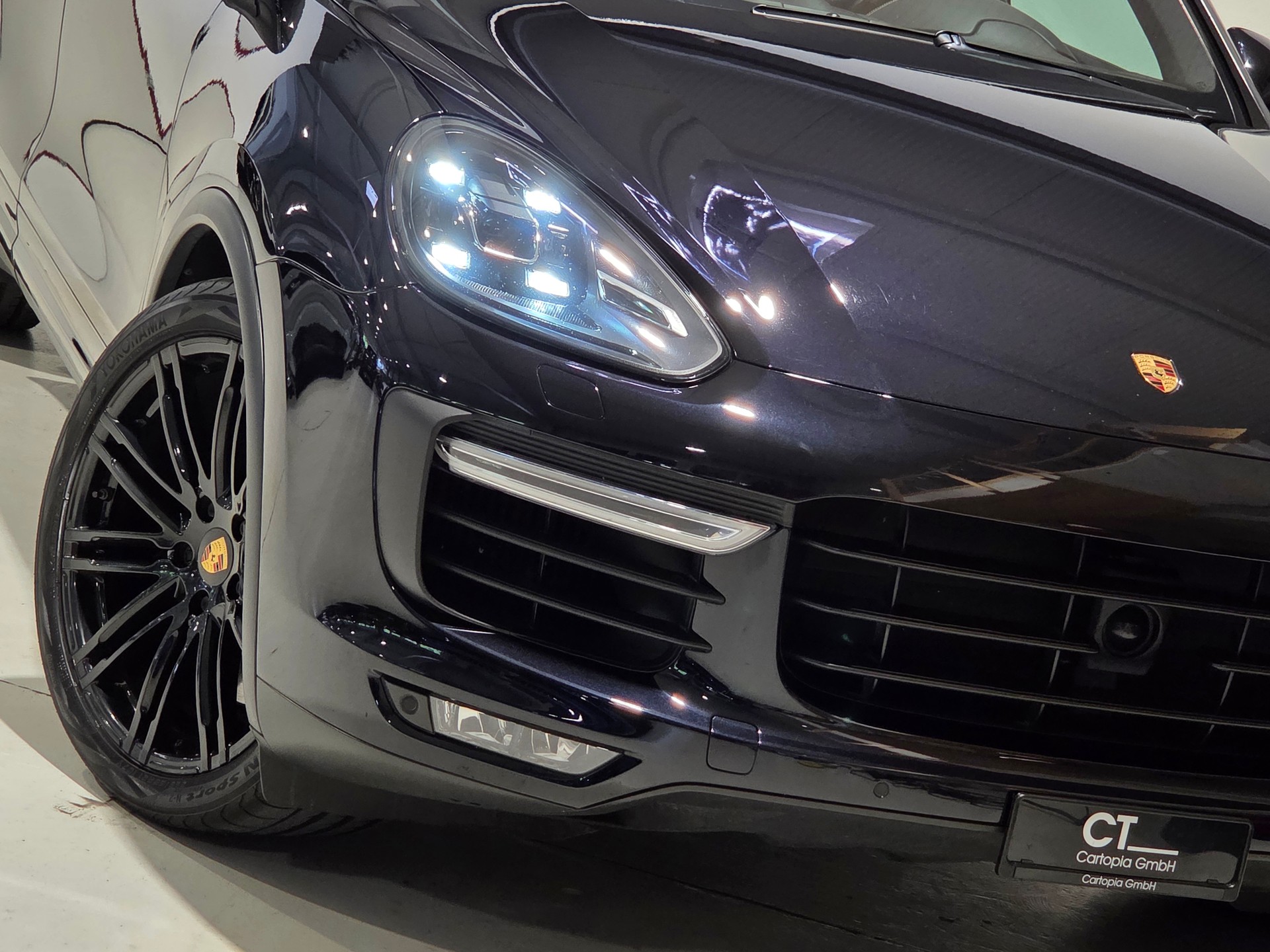 PORSCHE Cayenne Turbo-image-28
