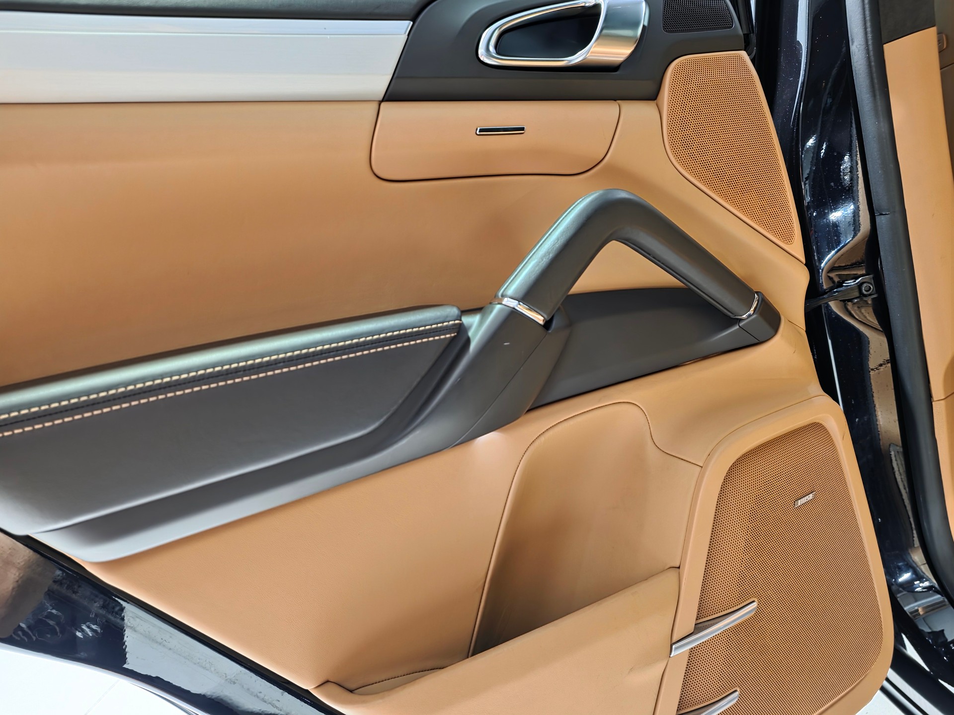 PORSCHE Cayenne Turbo-image-18