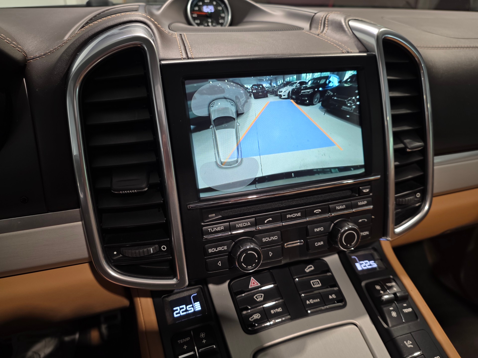 PORSCHE Cayenne Turbo-image-10