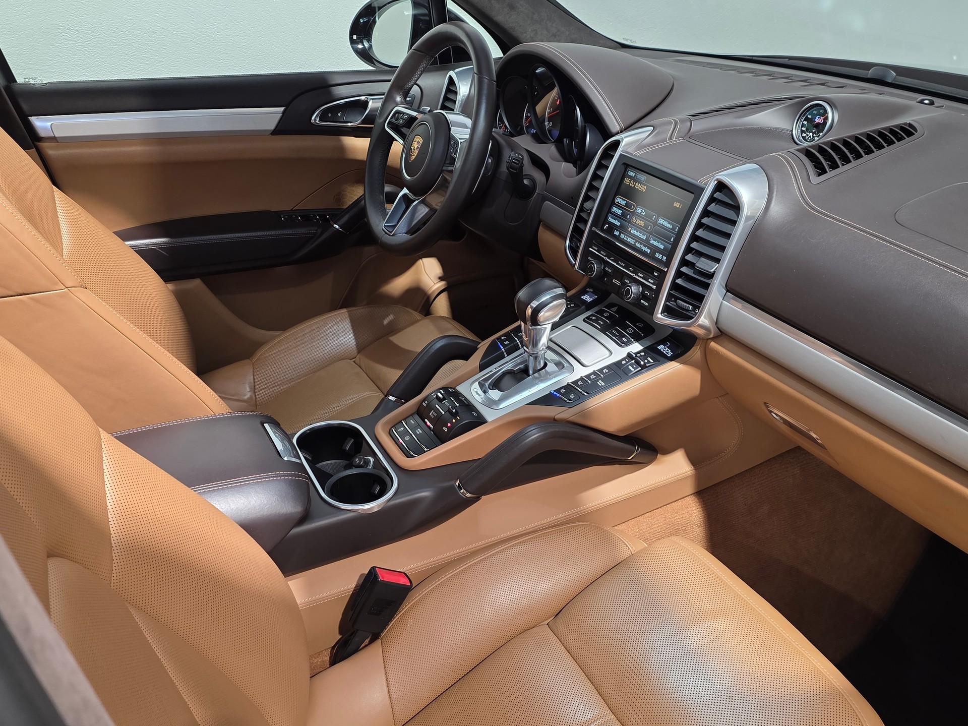 PORSCHE Cayenne Turbo-image-24