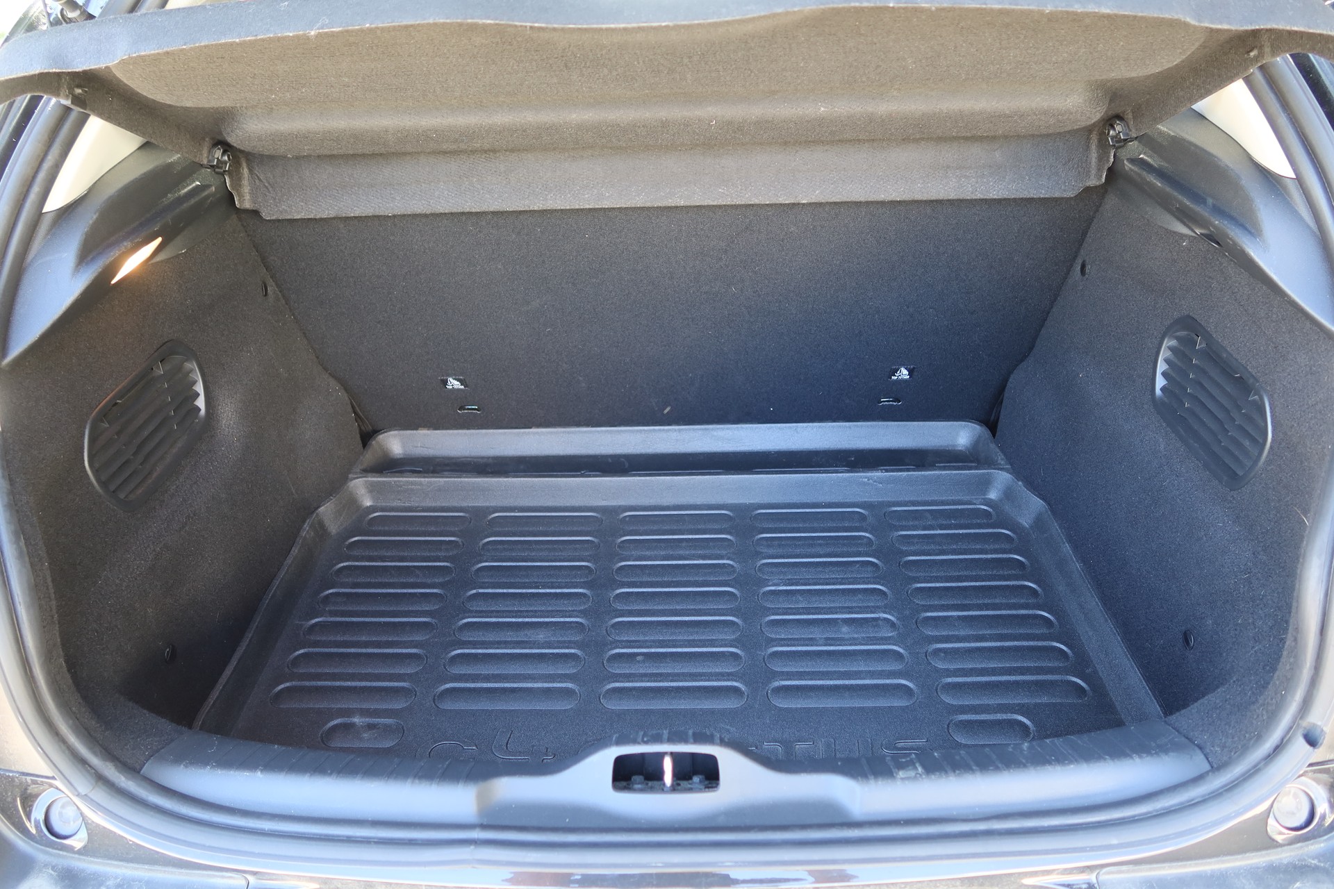 CITROEN C4 Cactus 1.6 HDi Shine-image-15