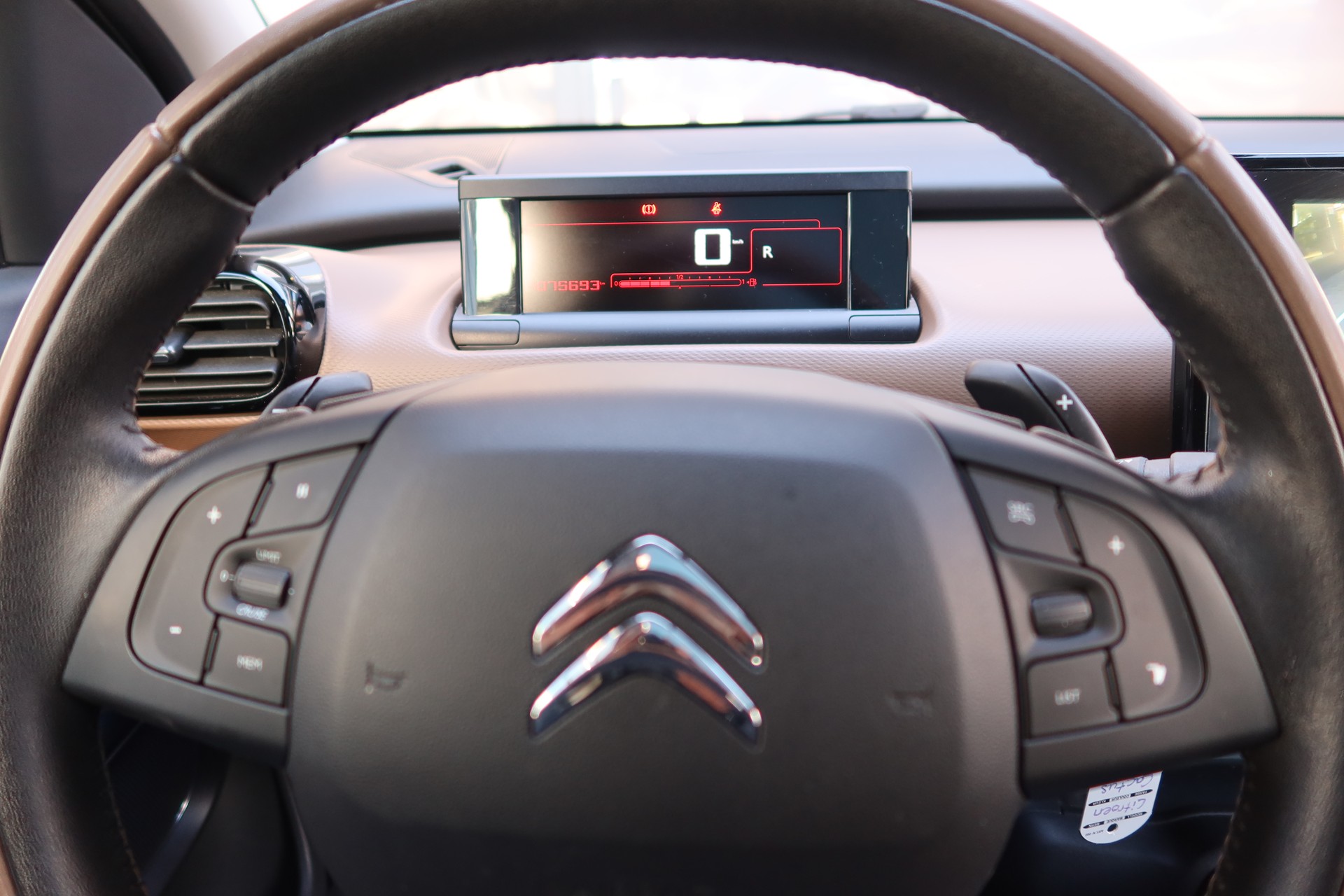 CITROEN C4 Cactus 1.6 HDi Shine-image-9