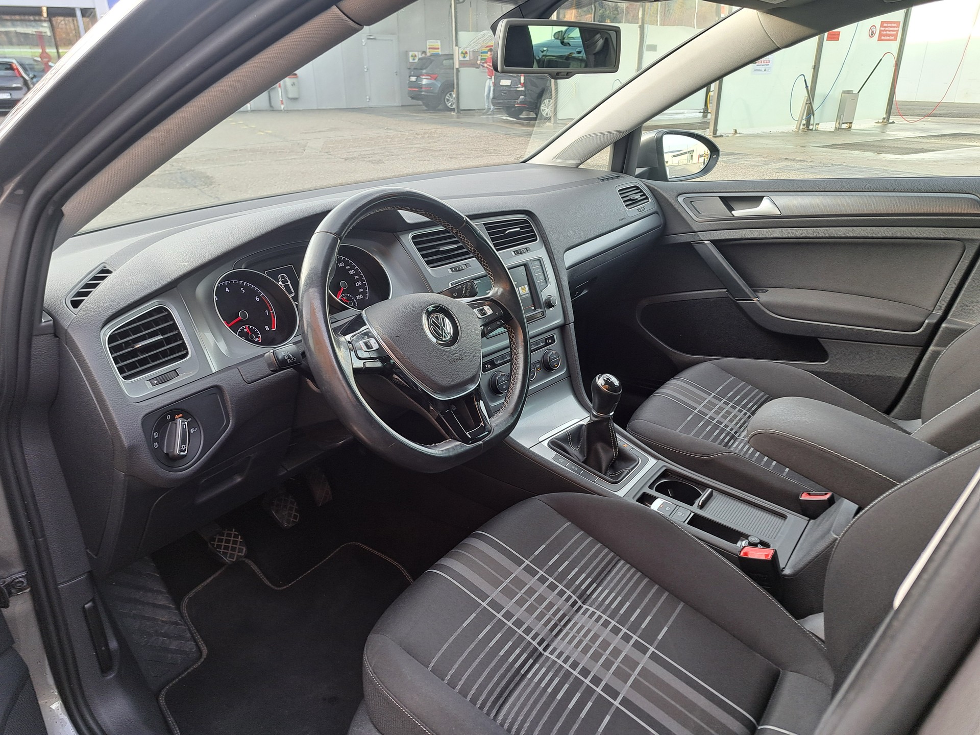 VW Golf 1.4 TSI Lounge-image-6