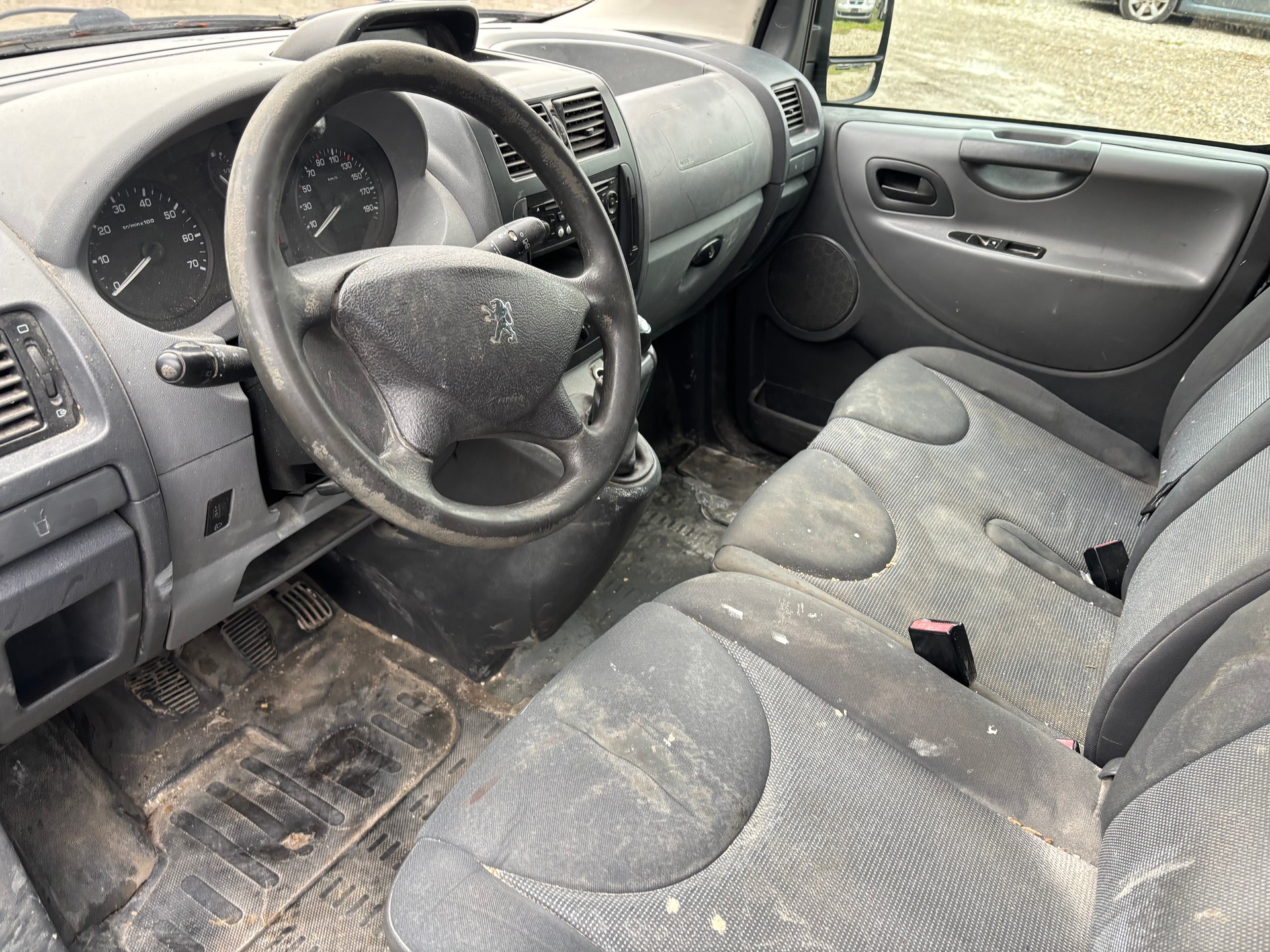 PEUGEOT Expert Tepee 2.0 HDi Confort L2-image-8