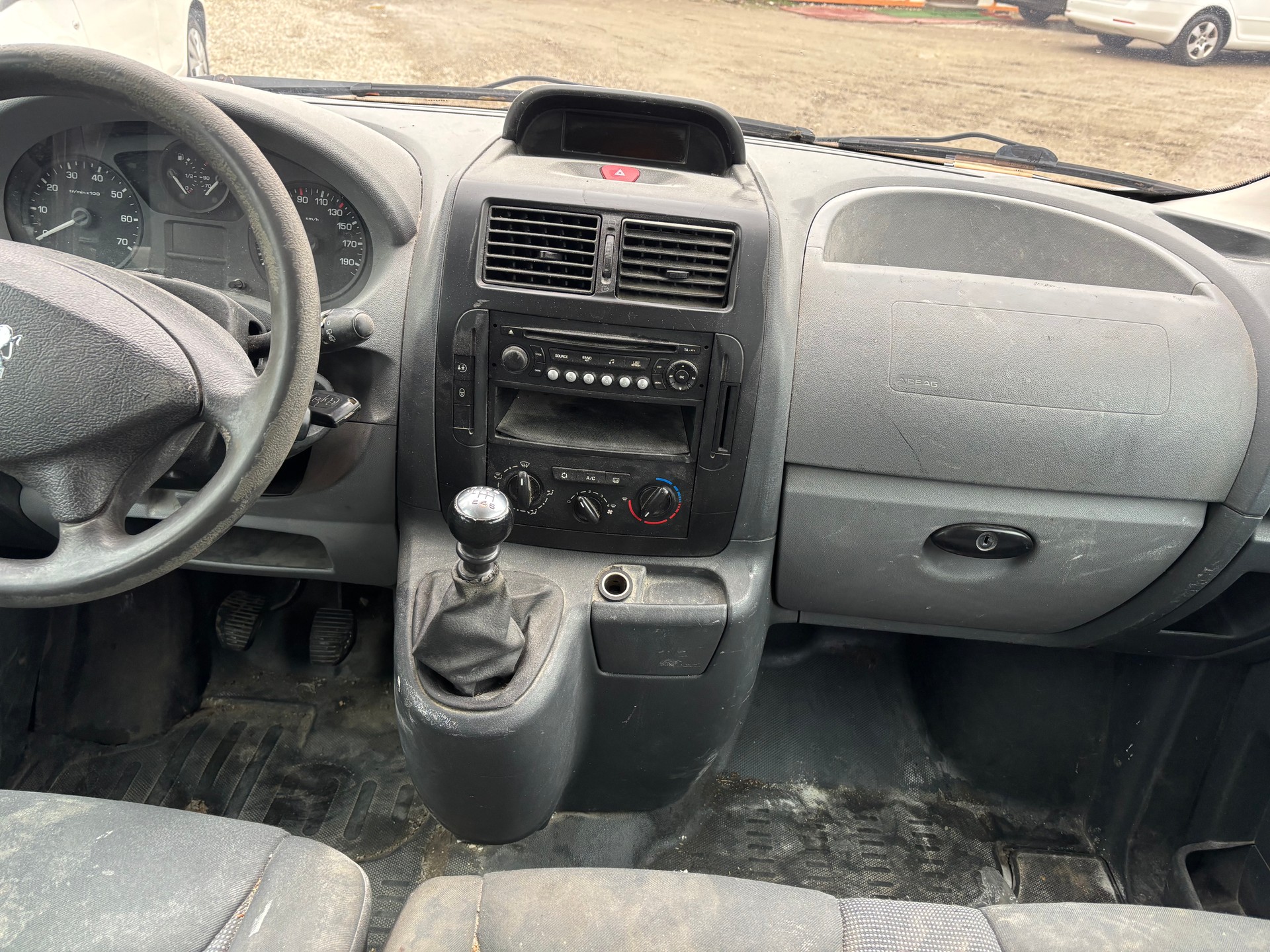 PEUGEOT Expert Tepee 2.0 HDi Confort L2-image-9