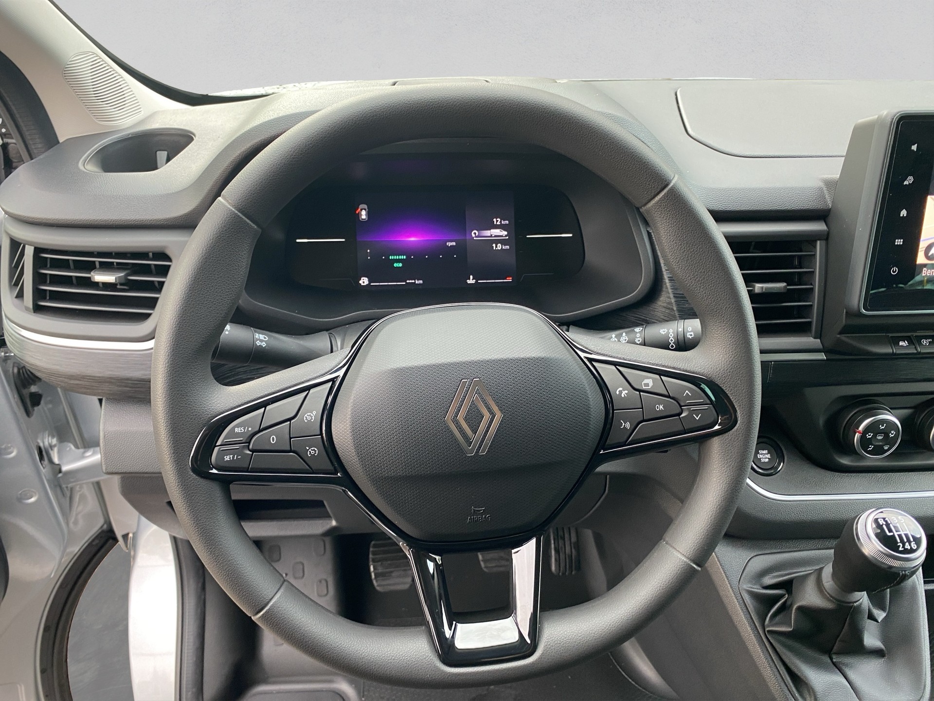 RENAULT Trafic Blue dCi 150 Passenger Techno-image-9