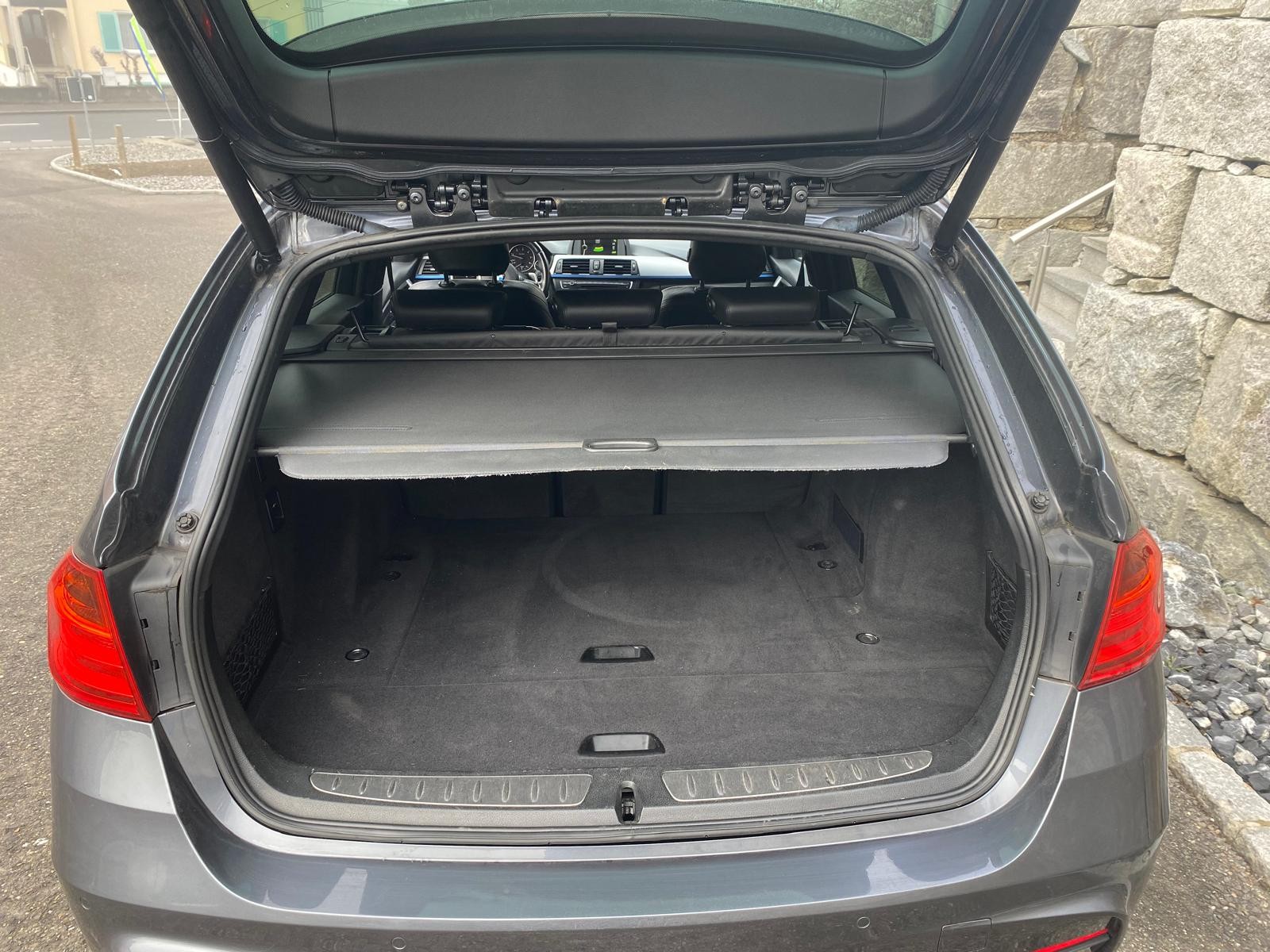 BMW 320d xDrive Touring Sport Line Steptronic-image-12
