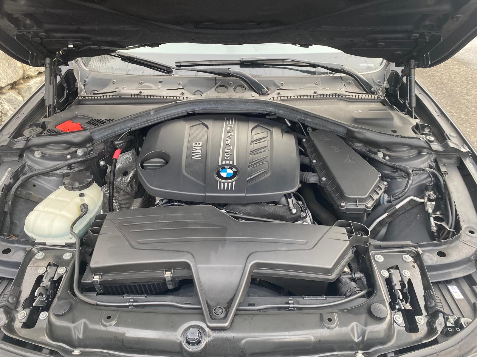 BMW 320d xDrive Touring Sport Line Steptronic-image-13
