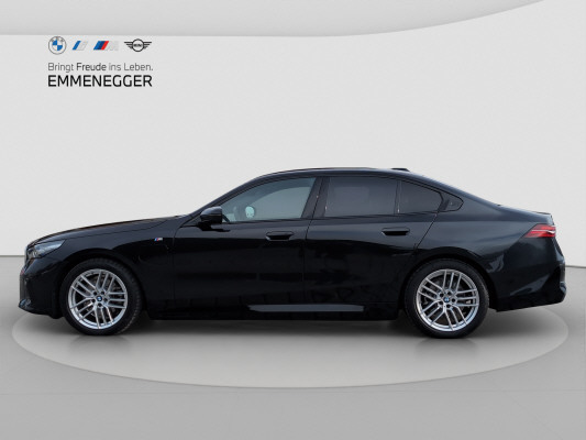 BMW 530e xDrive M Sport-showroom-element-1