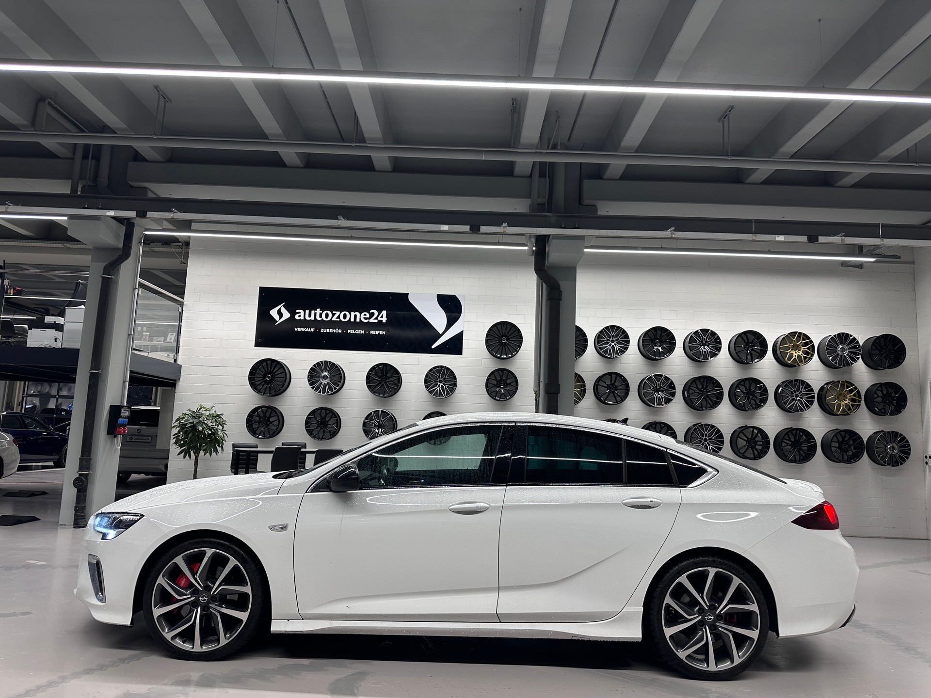 OPEL Insignia Grand Sport 2.0 T GSi AWD *CH-Auto*Frisch MFK*Garantie*-showroom-element-3