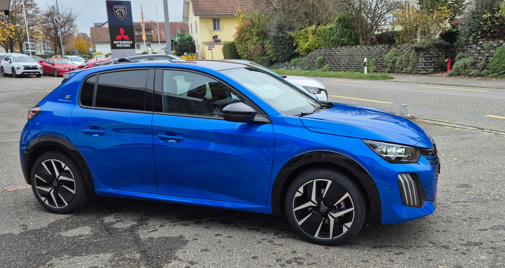 PEUGEOT 208 1.2 MHEV GT Helvetia (444)-image-3