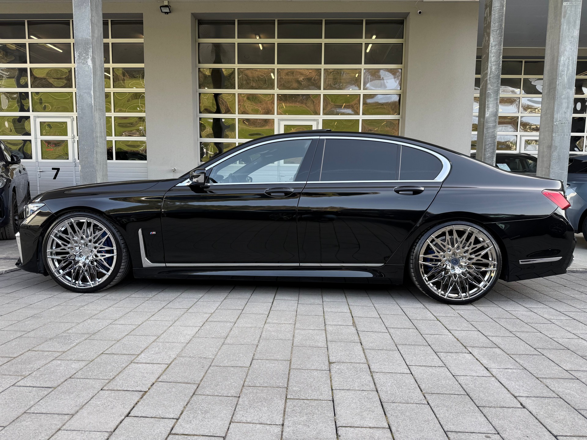 BMW 730d xDrive Steptronic-showroom-element-1
