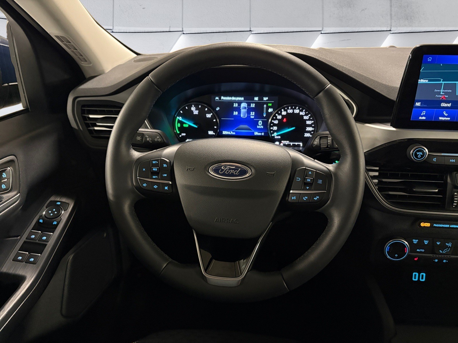 FORD Kuga 2.5 FHEV Cool & Connect 4WD/ 8 roues-image-9