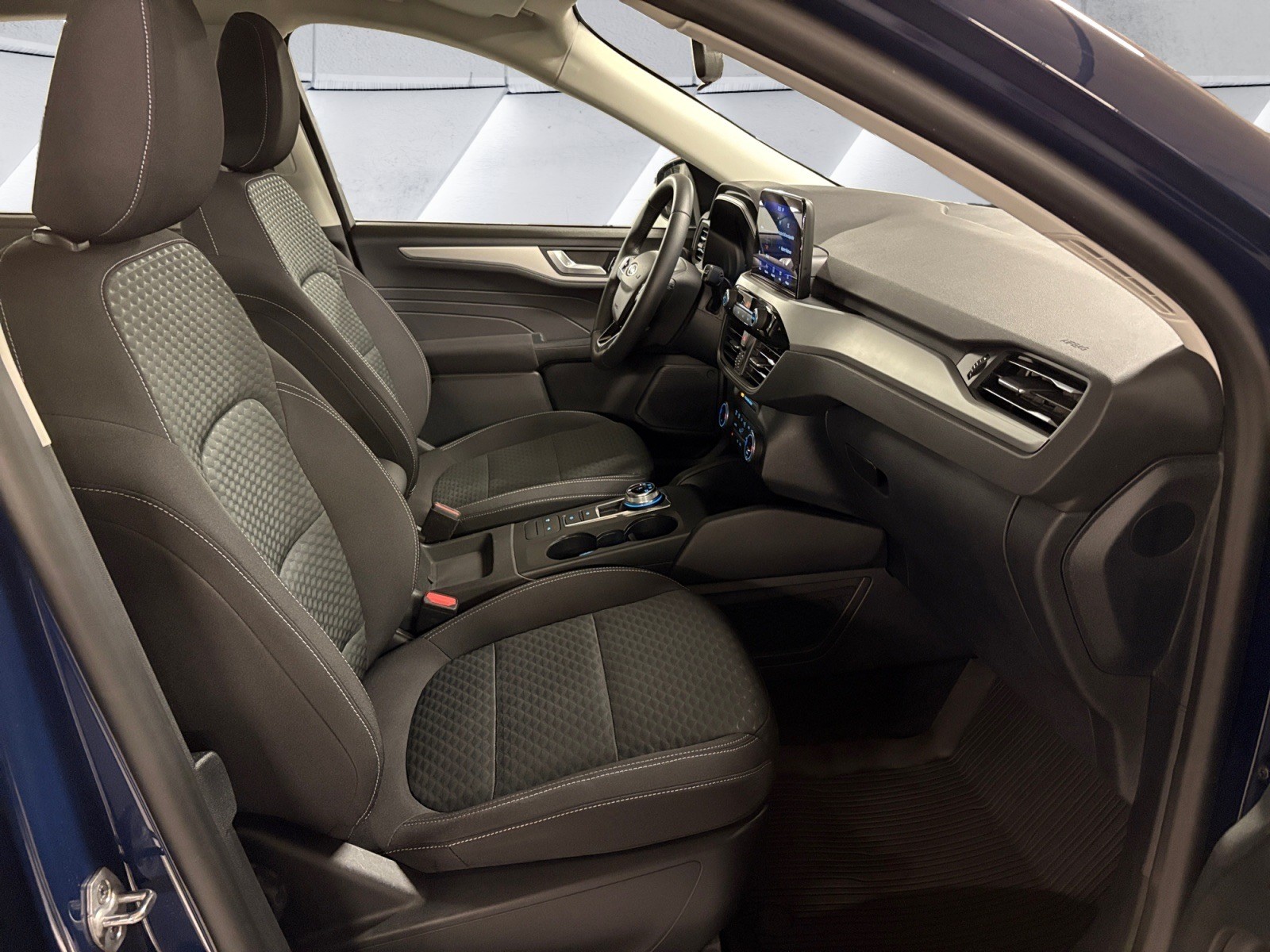 FORD Kuga 2.5 FHEV Cool & Connect 4WD/ 8 roues-image-13