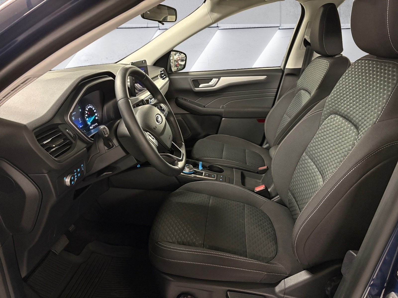 FORD Kuga 2.5 FHEV Cool & Connect 4WD/ 8 roues-image-12
