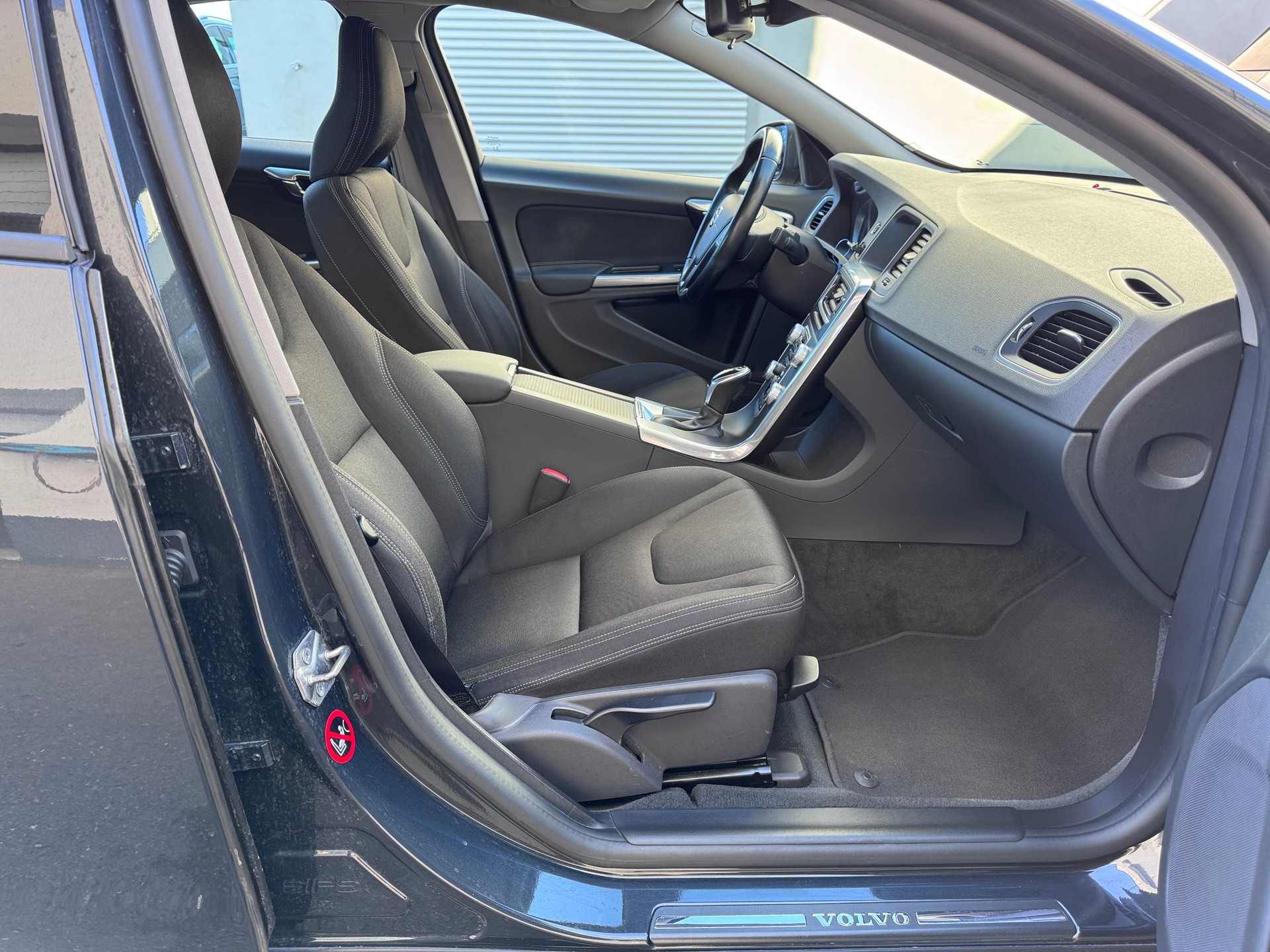 VOLVO S60 D4 Geartronic-image-8