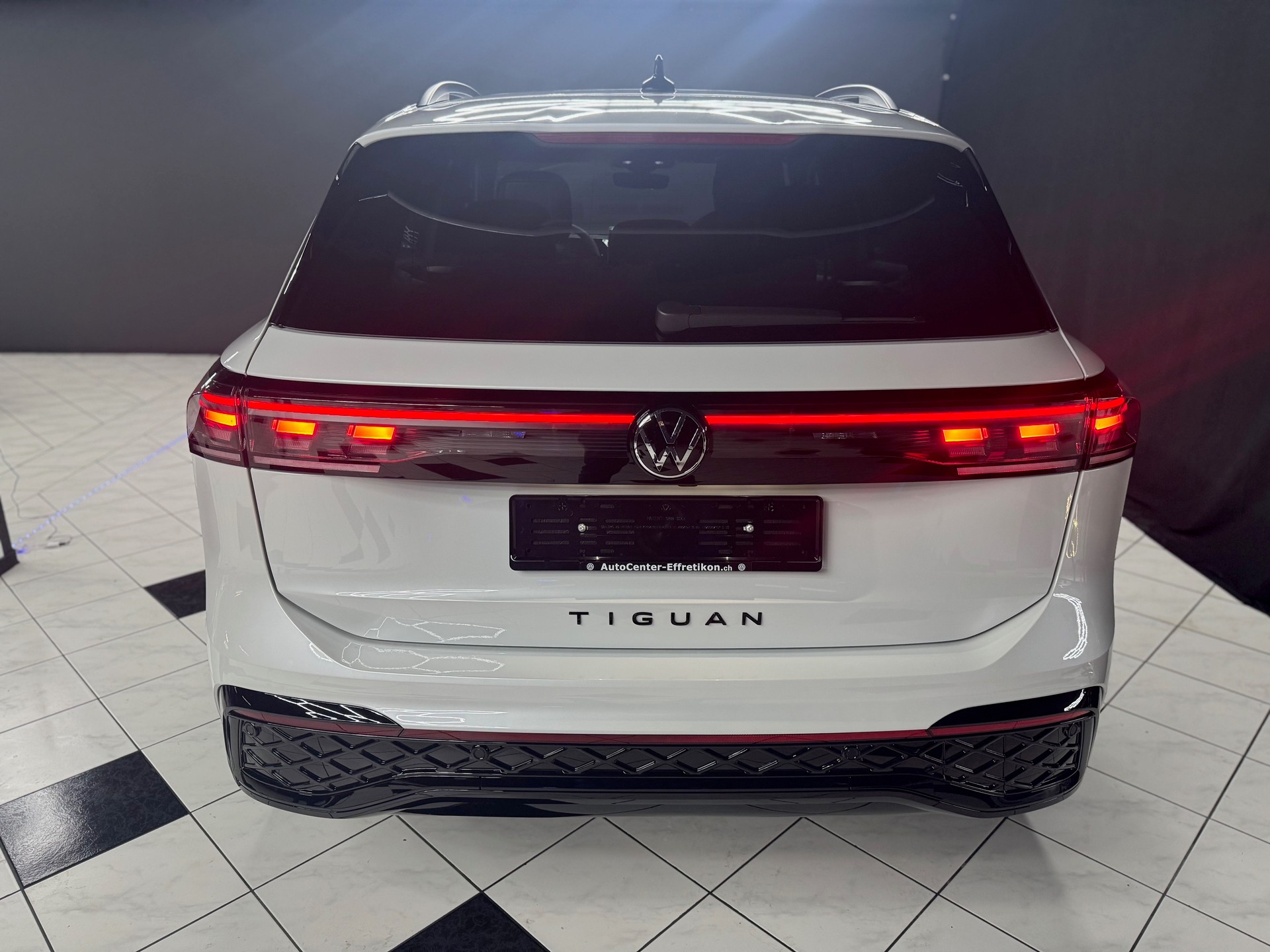 VW Tiguan 2.0TSI DSG R-Li 4M-image-5