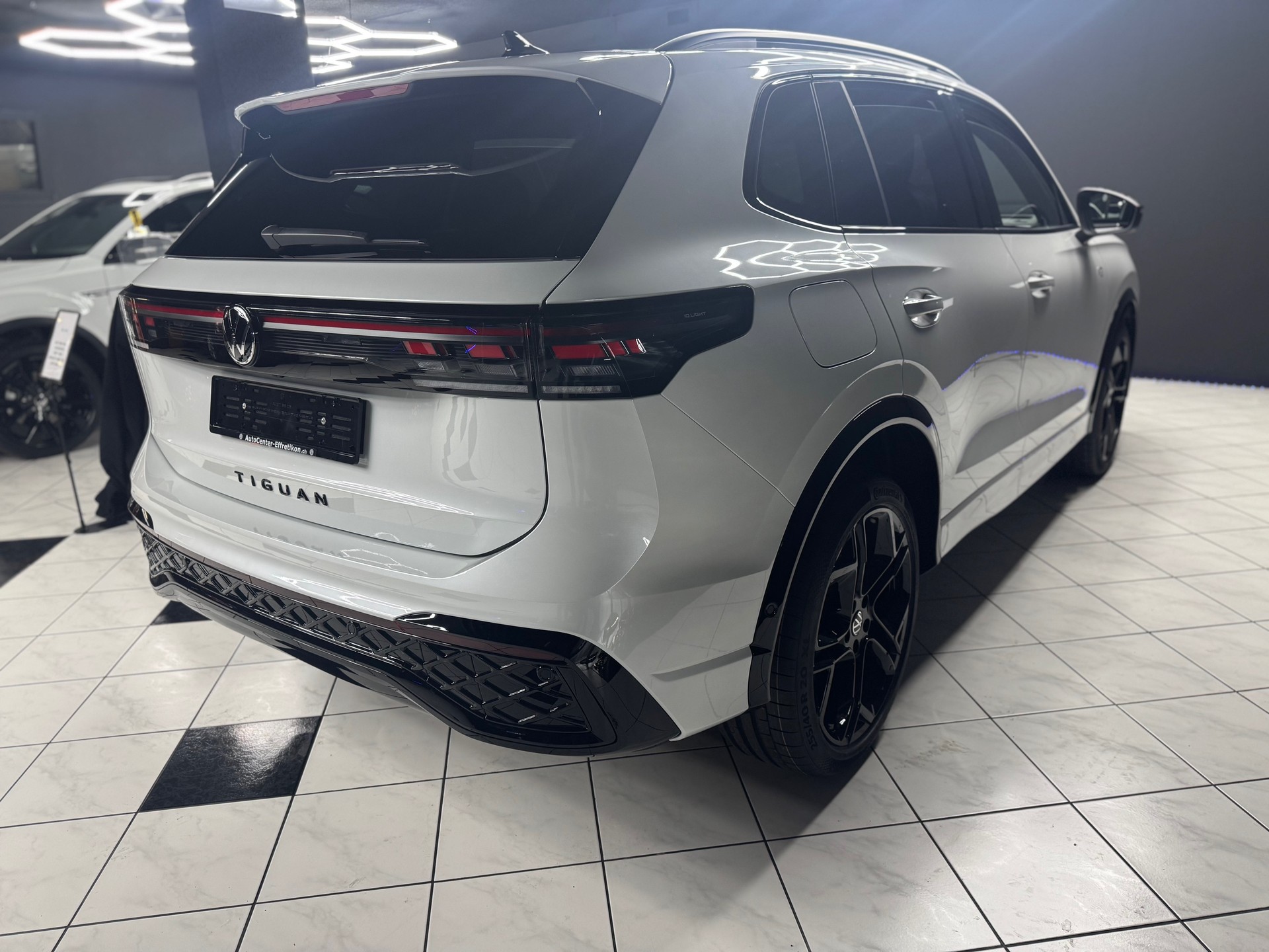 VW Tiguan 2.0TSI DSG R-Li 4M-image-8